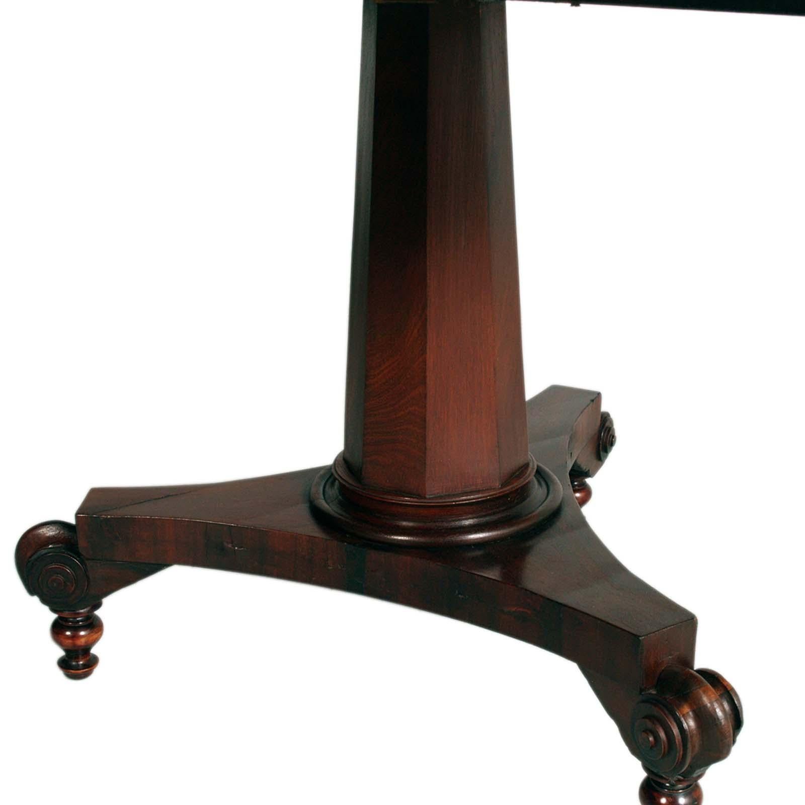 Table française du 19ème siècle style Empire avec quatre chaises Louis Philippe en vente 2