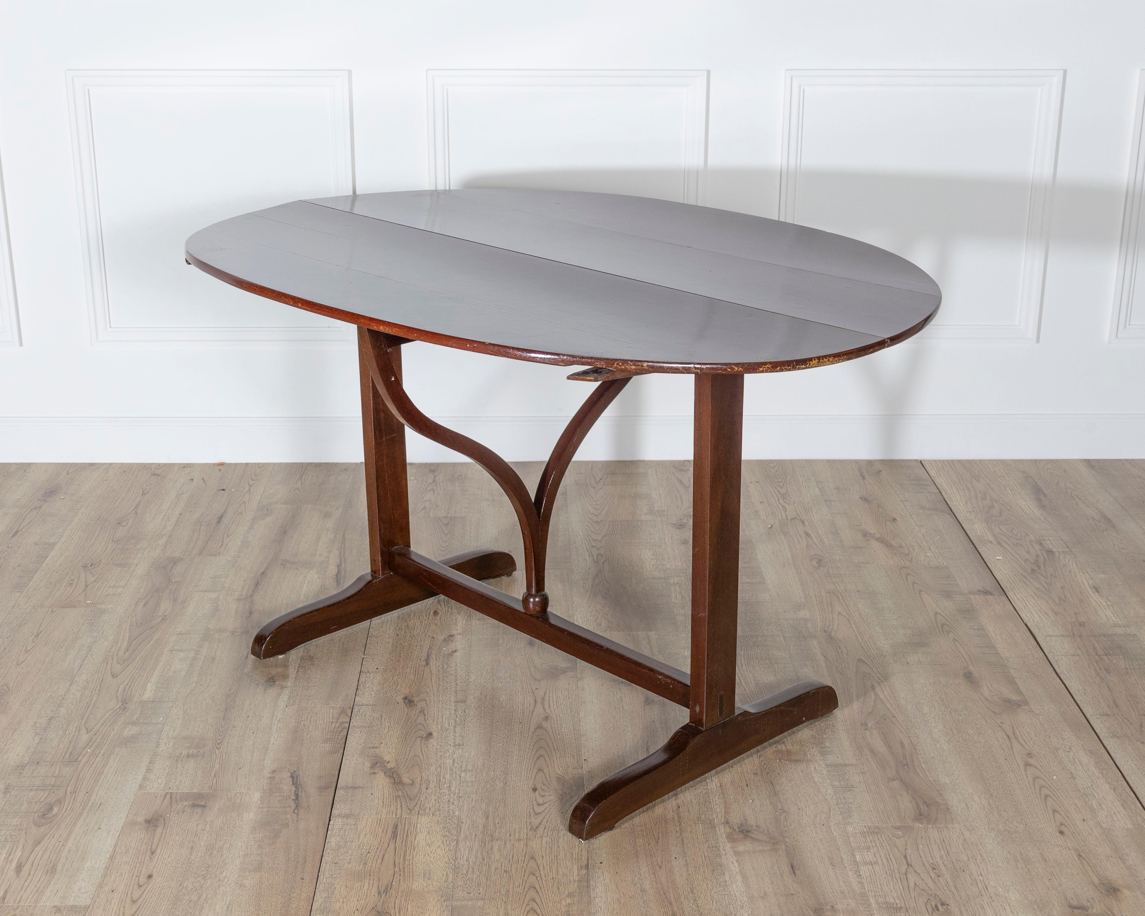 19th Century French Mahogany Winegrower’s Tilt-Top Table from Burgundy For Sale 7
