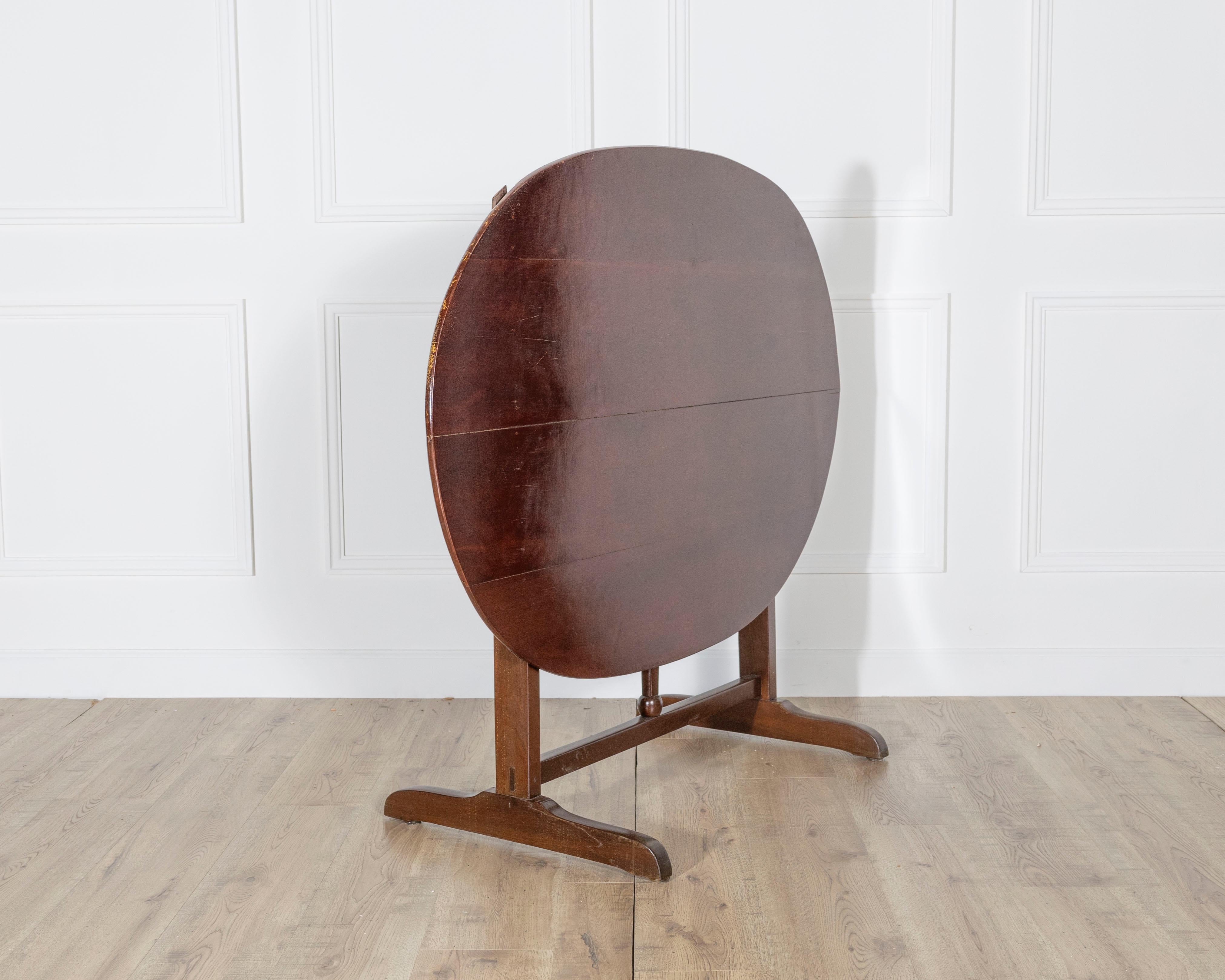 19th Century French Mahogany Winegrower’s Tilt-Top Table from Burgundy For Sale 12