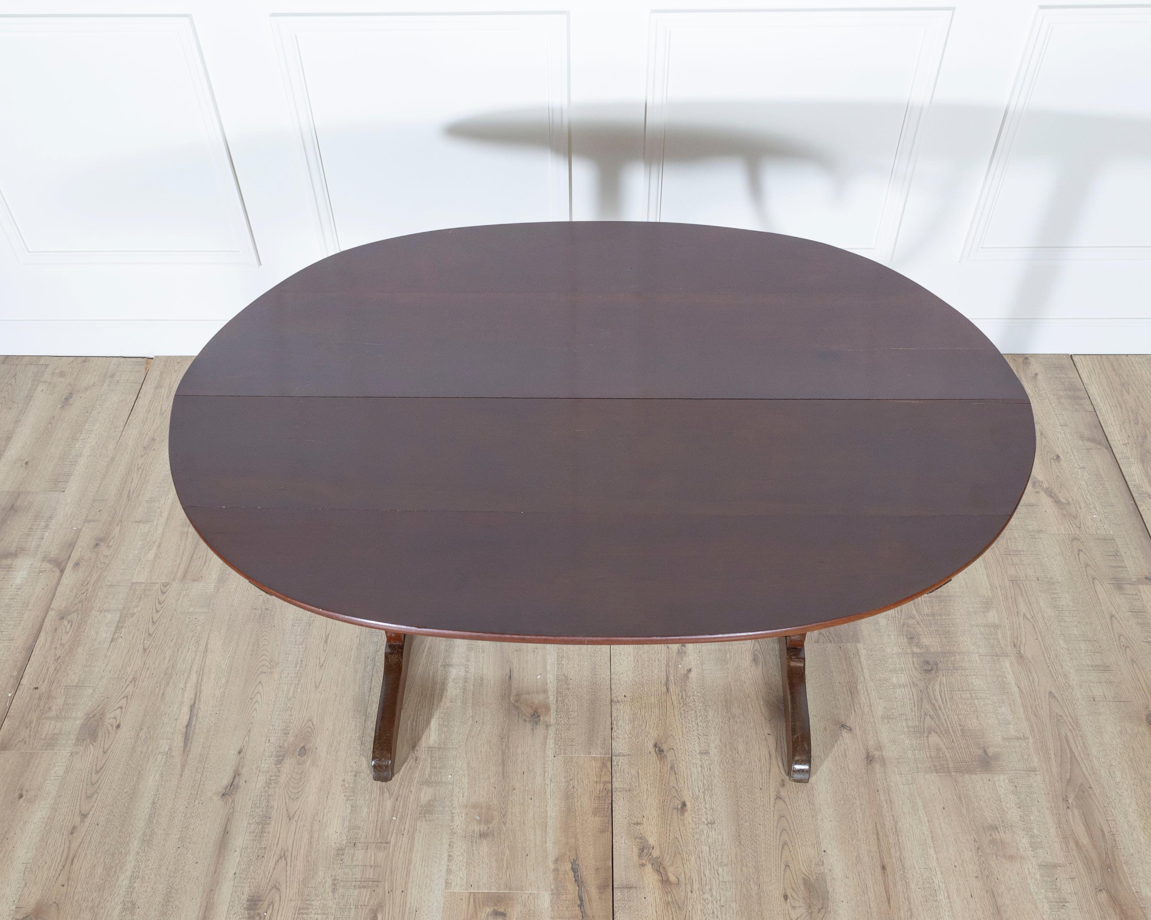 19th Century French Mahogany Winegrower’s Tilt-Top Table from Burgundy For Sale 2