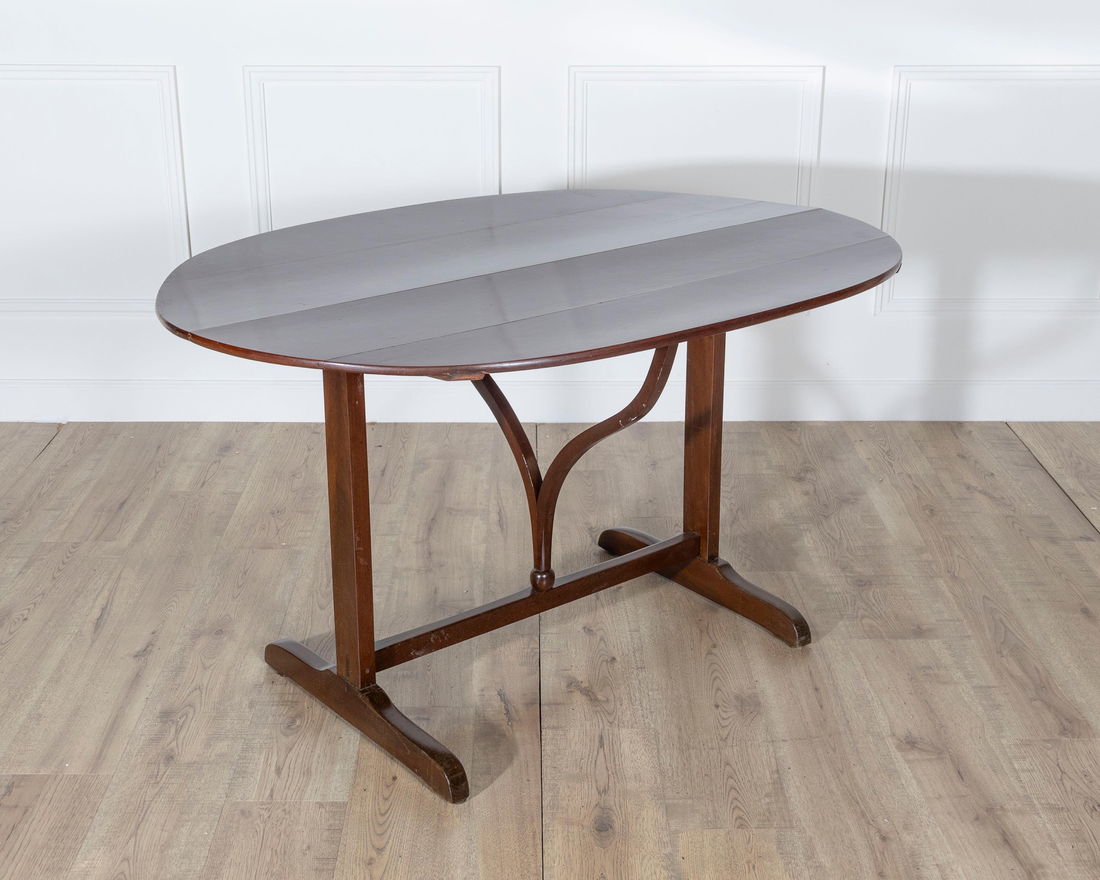 19th Century French Mahogany Winegrower’s Tilt-Top Table from Burgundy For Sale 3