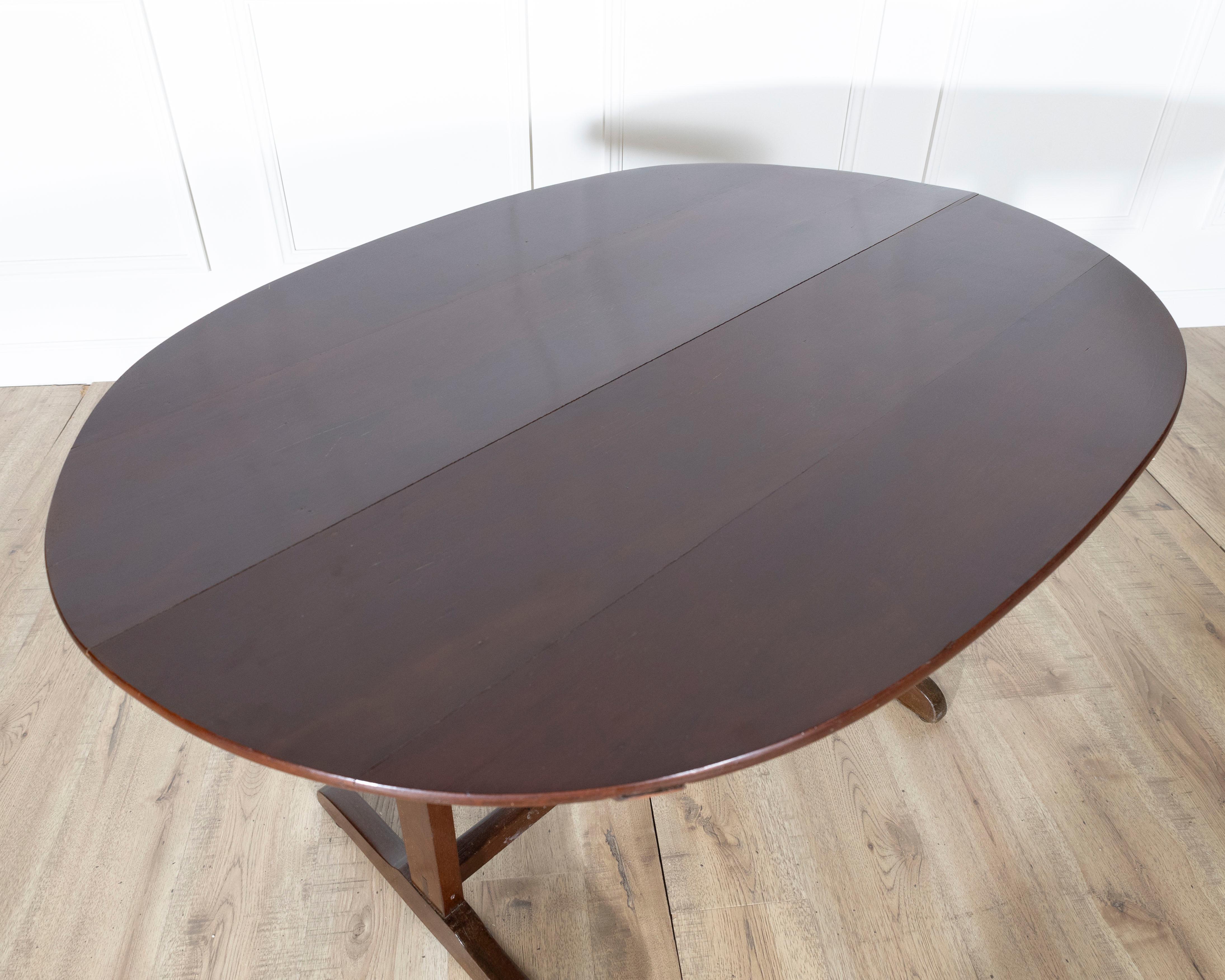 19th Century French Mahogany Winegrower’s Tilt-Top Table from Burgundy For Sale 4