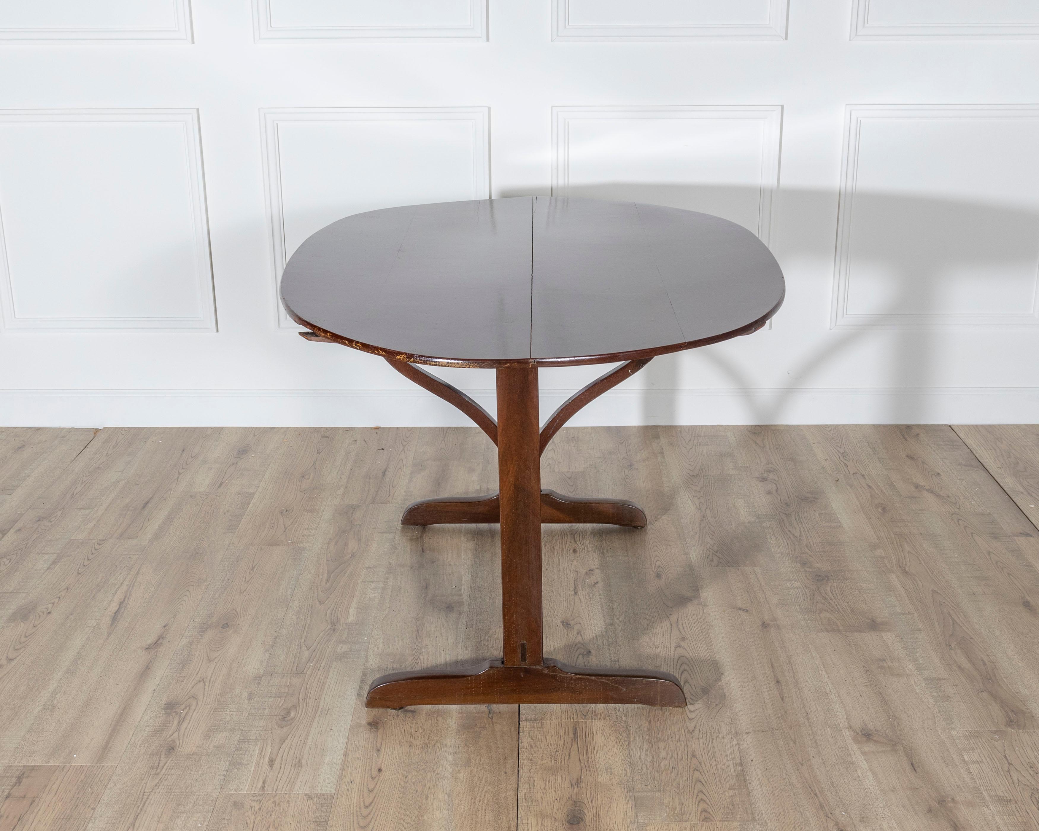 19th Century French Mahogany Winegrower’s Tilt-Top Table from Burgundy For Sale 5