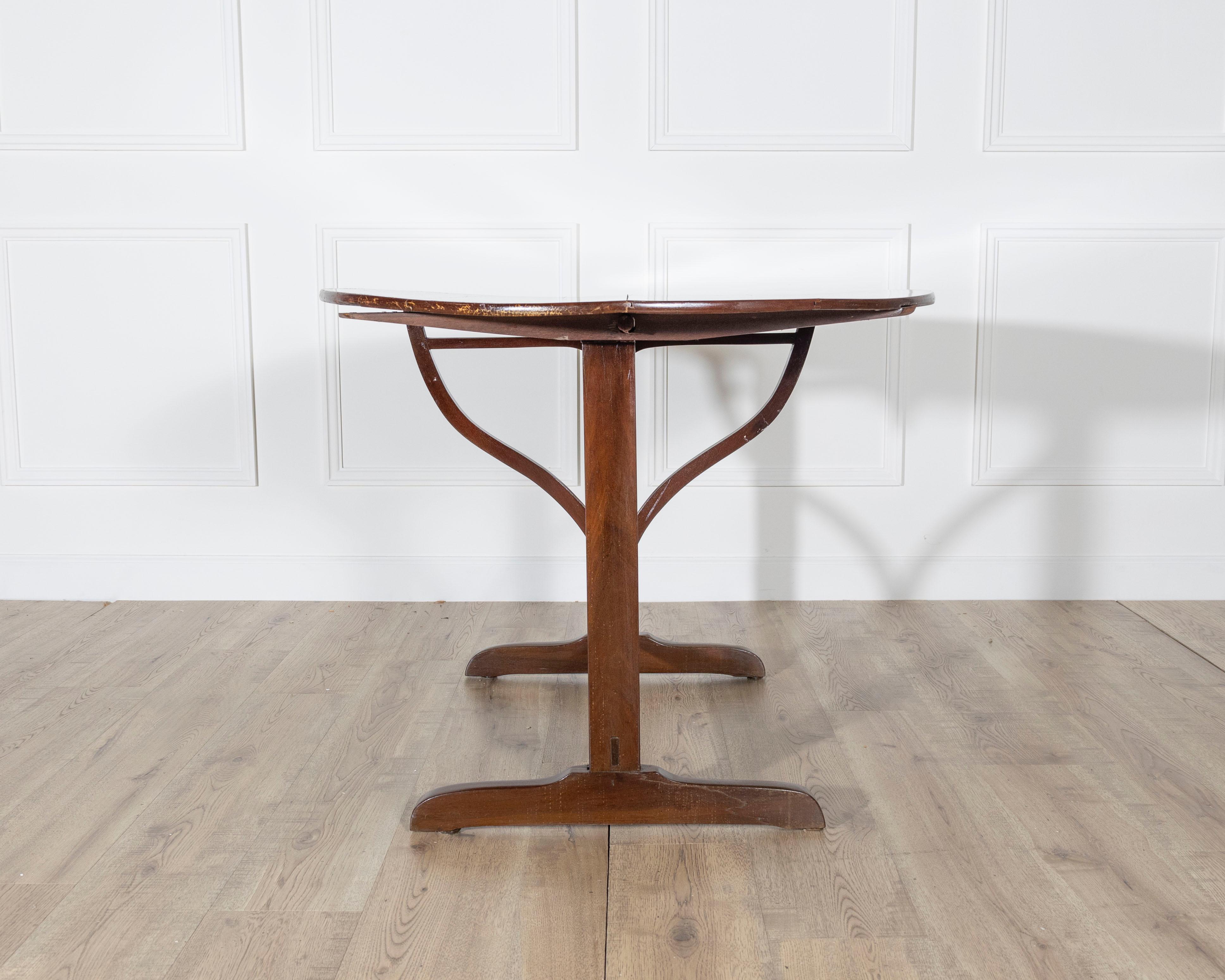 19th Century French Mahogany Winegrower’s Tilt-Top Table from Burgundy For Sale 6