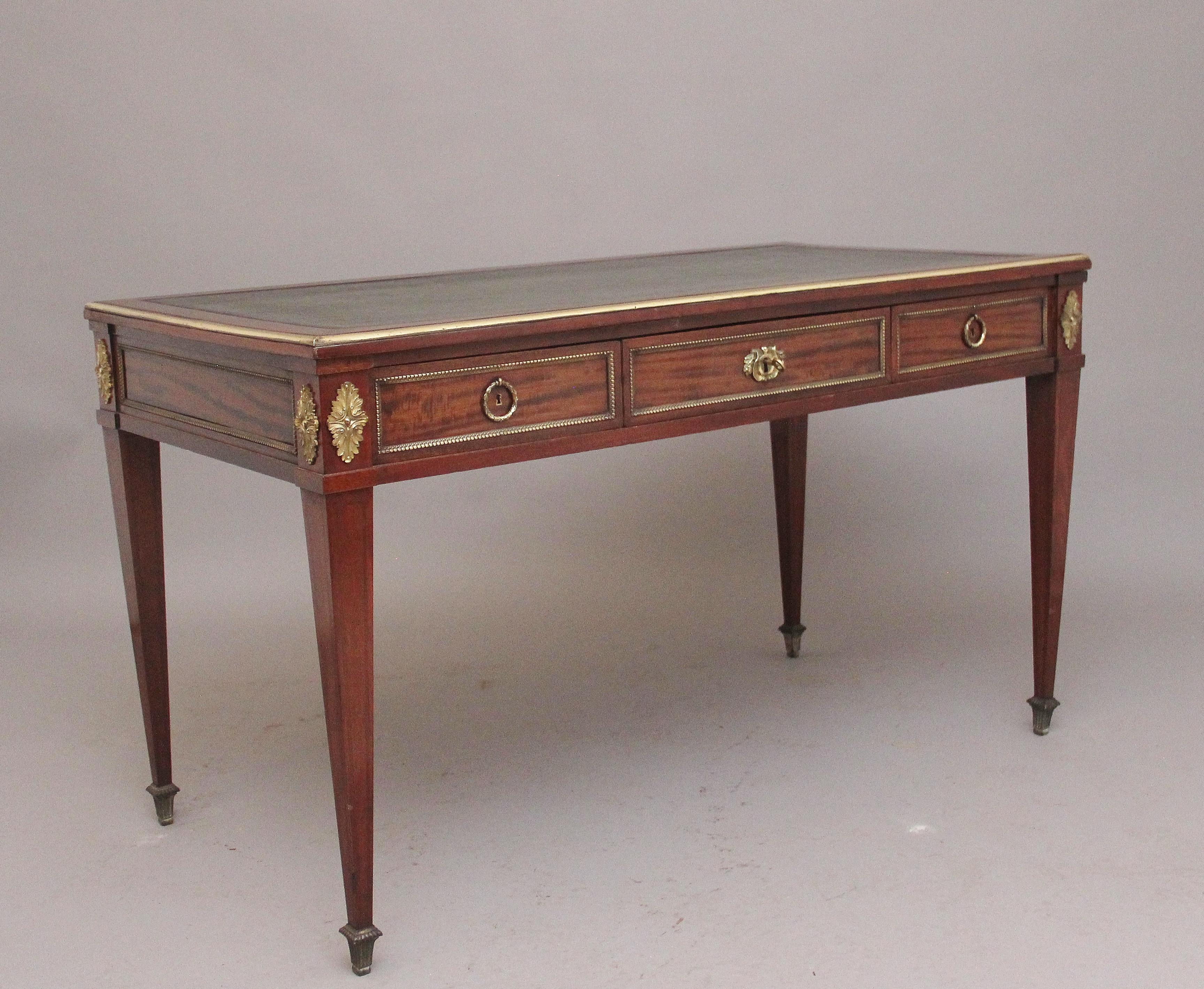 Fin du XIXe siècle Table à écrire en acajou français du 19e siècle en vente