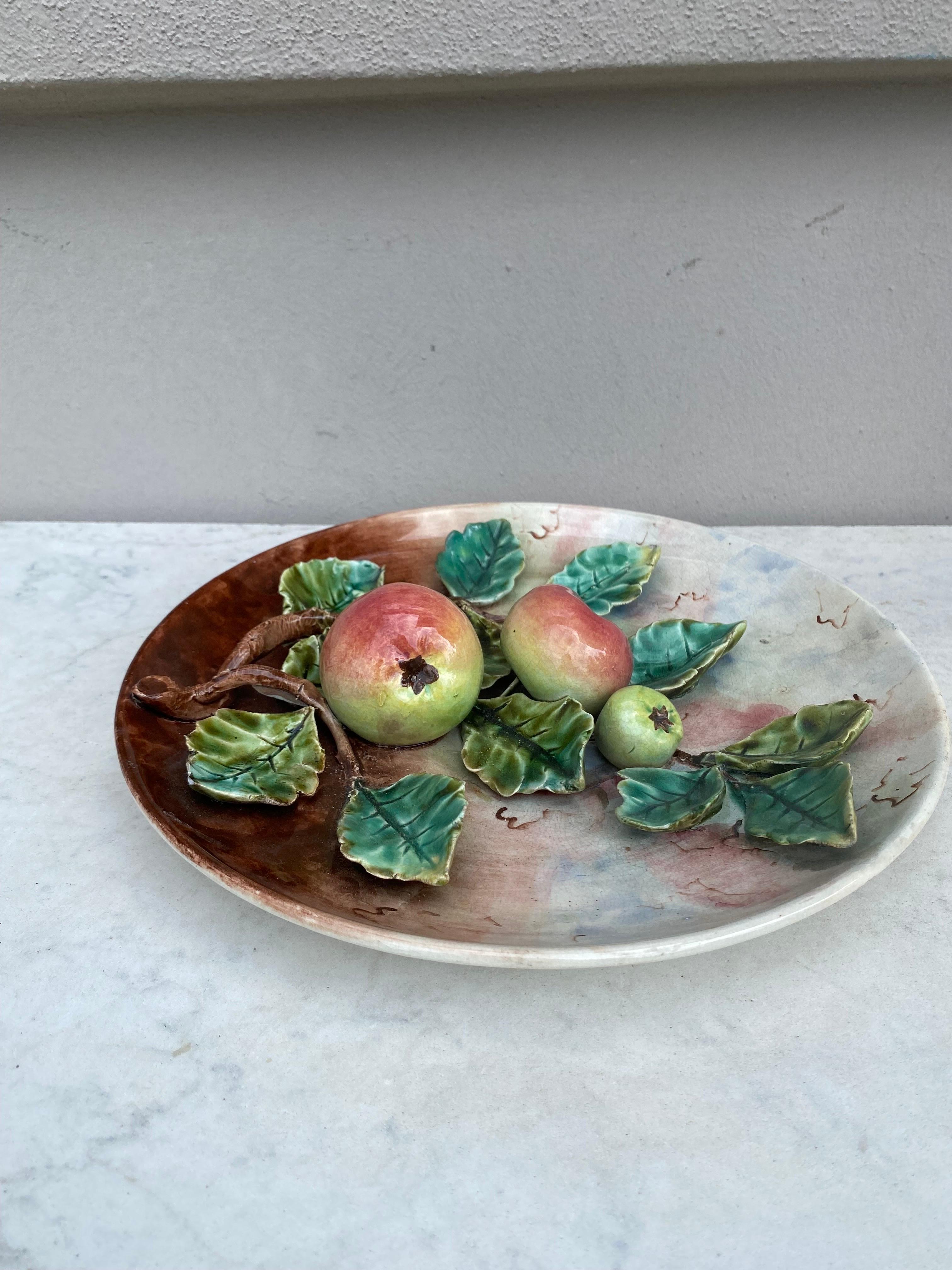 19th Century, French Majolica Apples Fives Lille Platter In Good Condition For Sale In Austin, TX