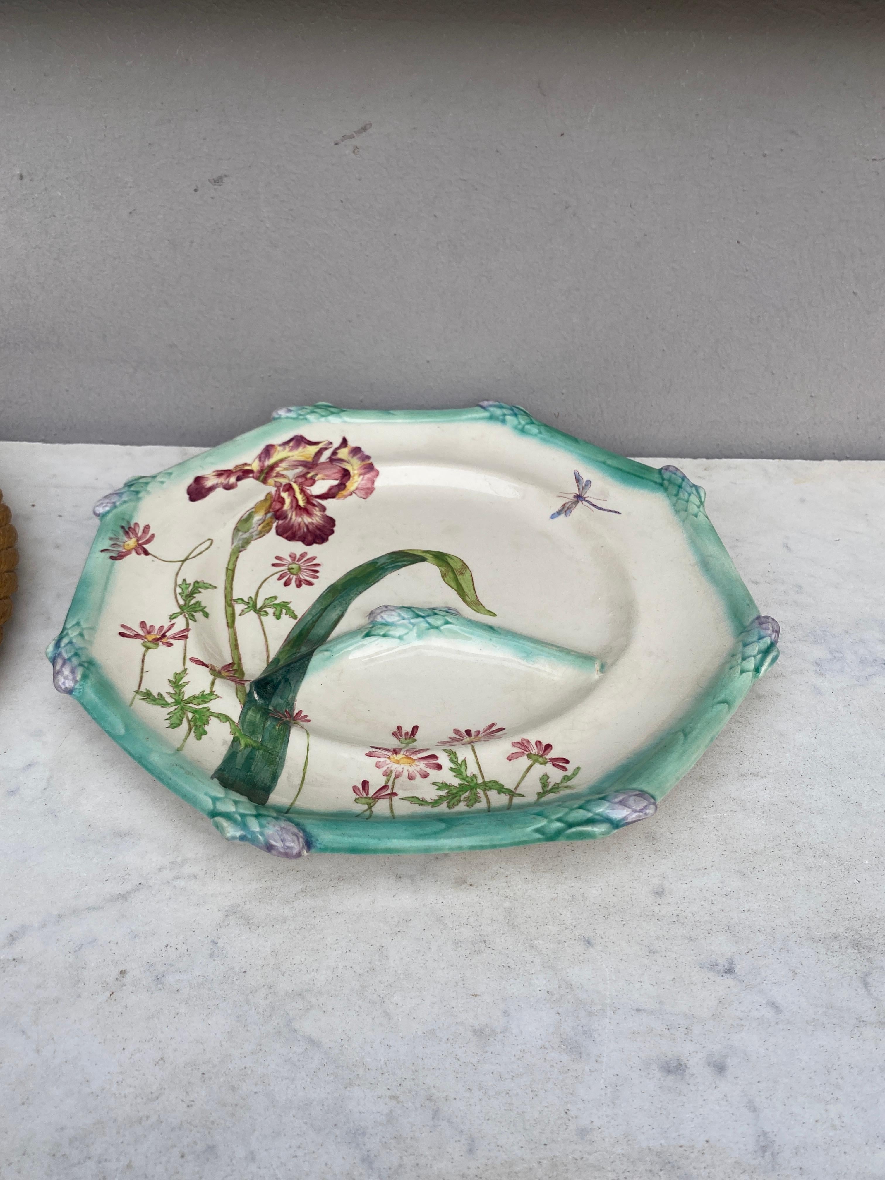 Français Assiette à asperges Iris Longchamp du 19ème siècle en vente