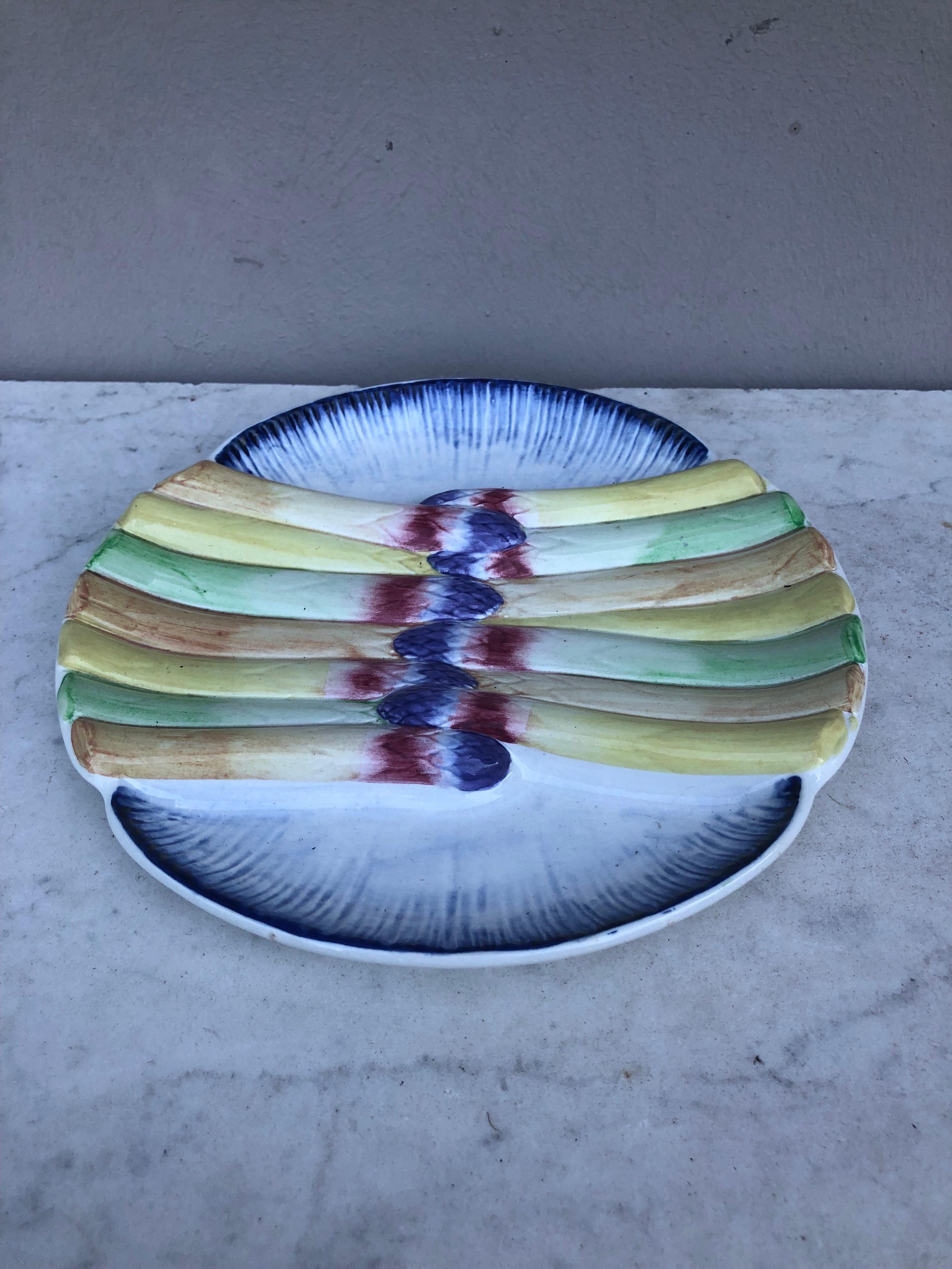 Rustique Assiette à asperges en majolique française du 19ème siècle Pexonne en vente