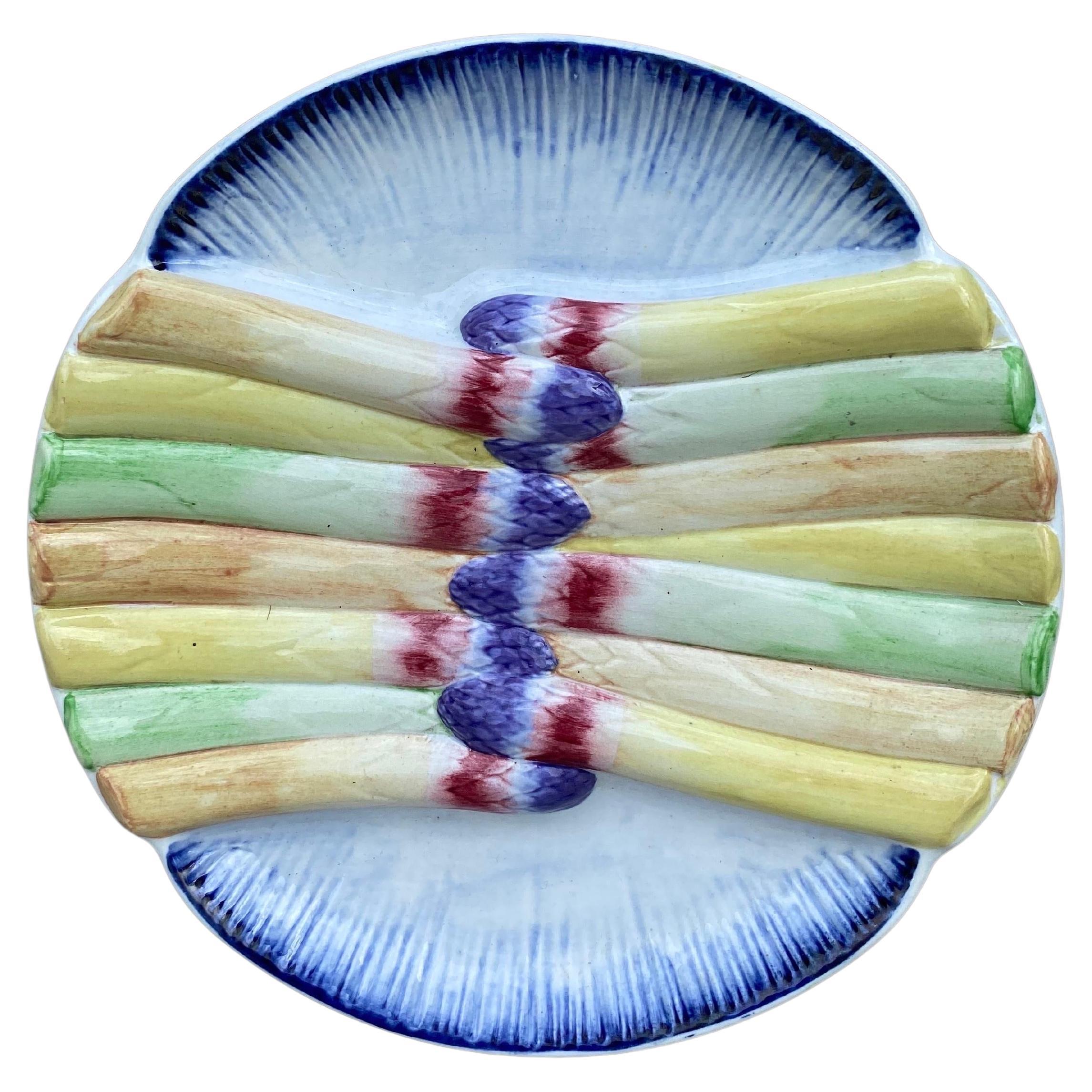 Assiette à asperges en majolique française du 19ème siècle Pexonne