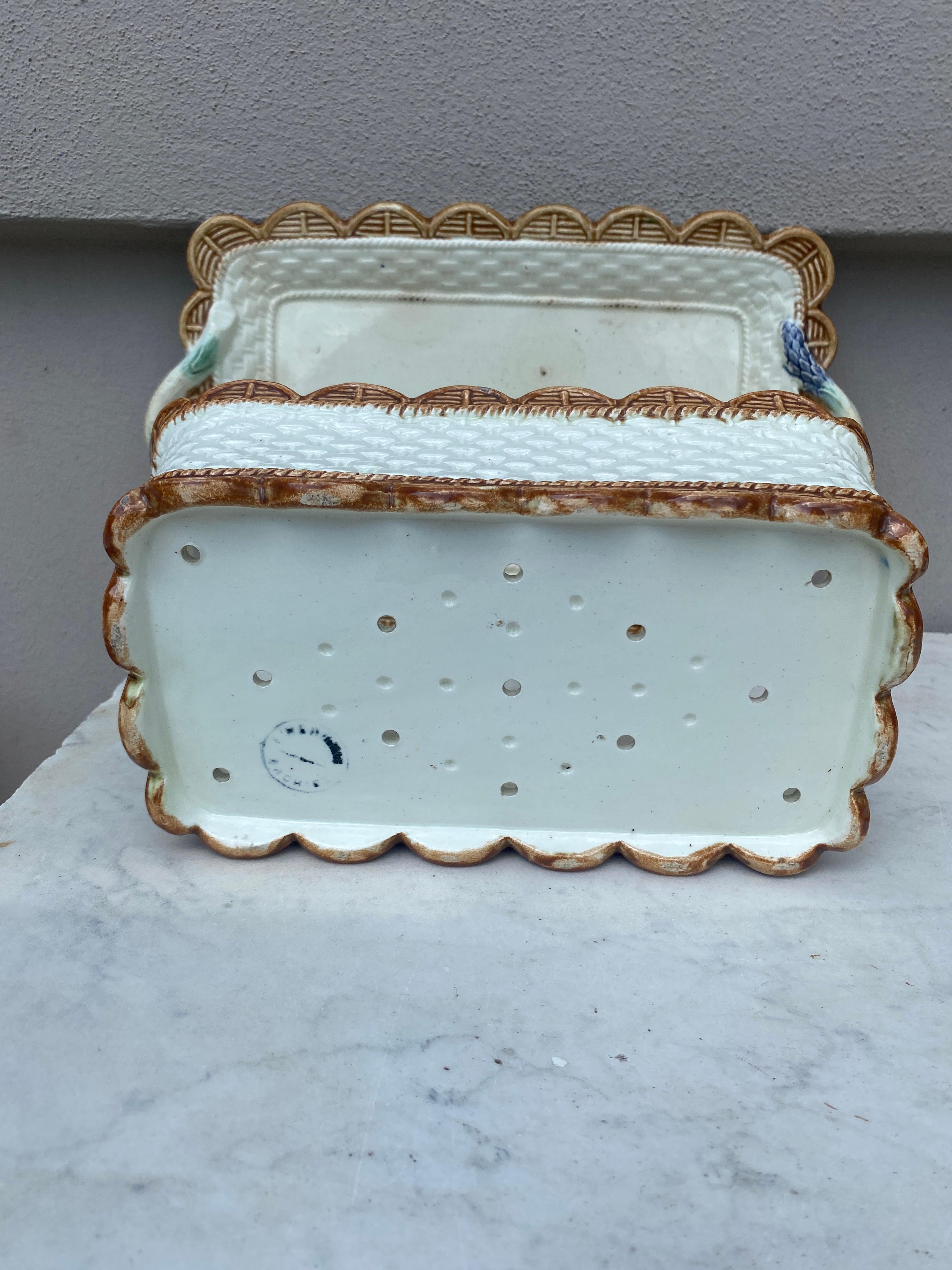 Soupière à asperges en majolique française du XIXe siècle en vente 3