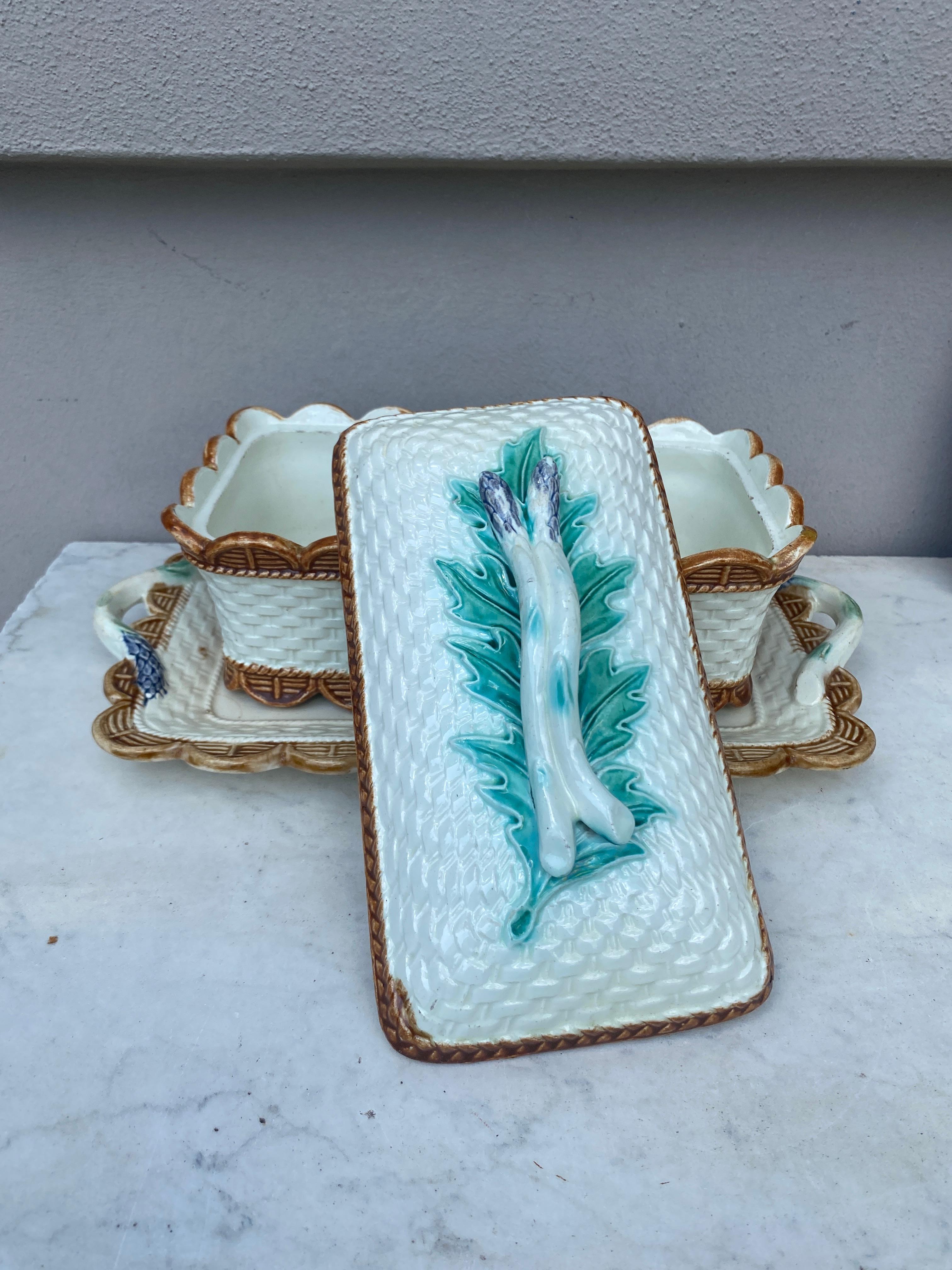 Rustique Soupière à asperges en majolique française du XIXe siècle en vente