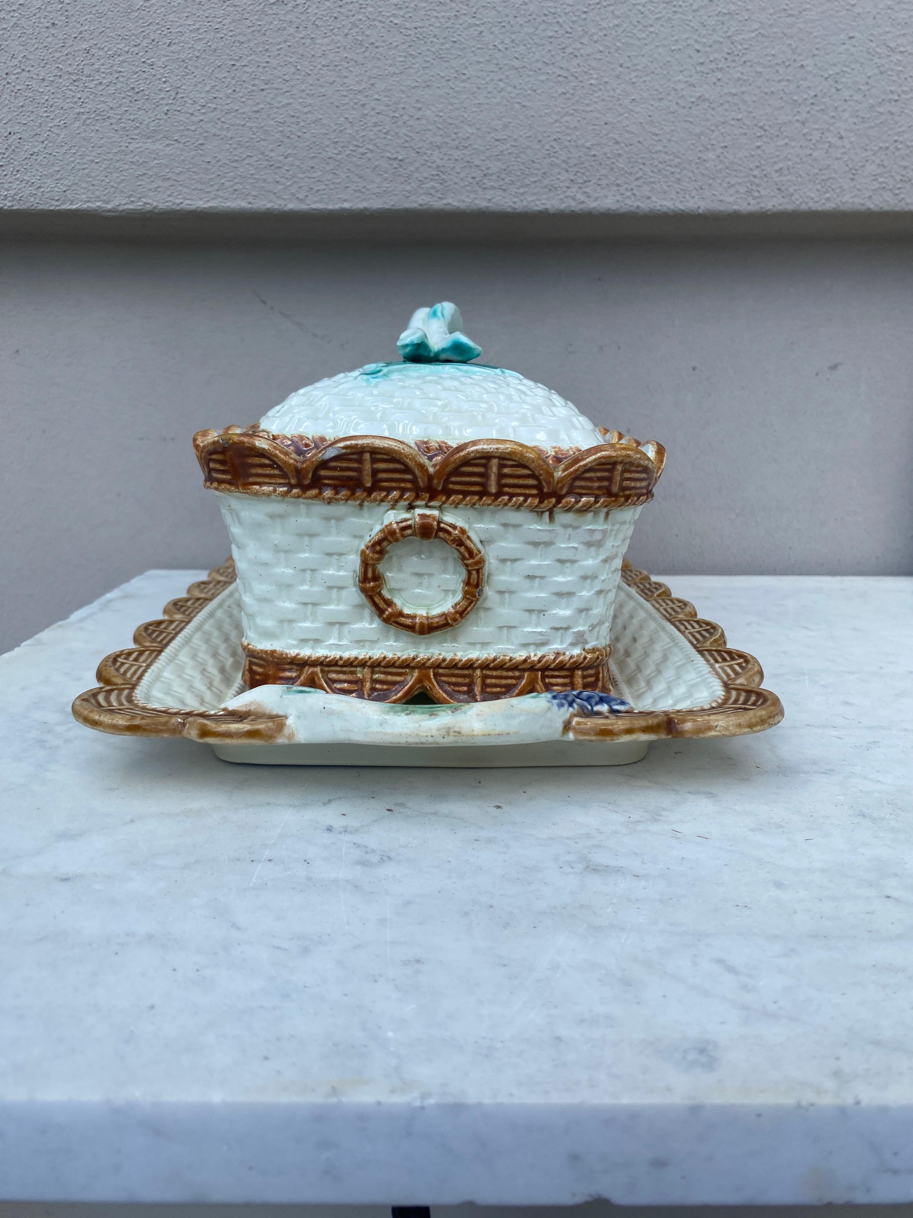 Français Soupière à asperges en majolique française du XIXe siècle en vente