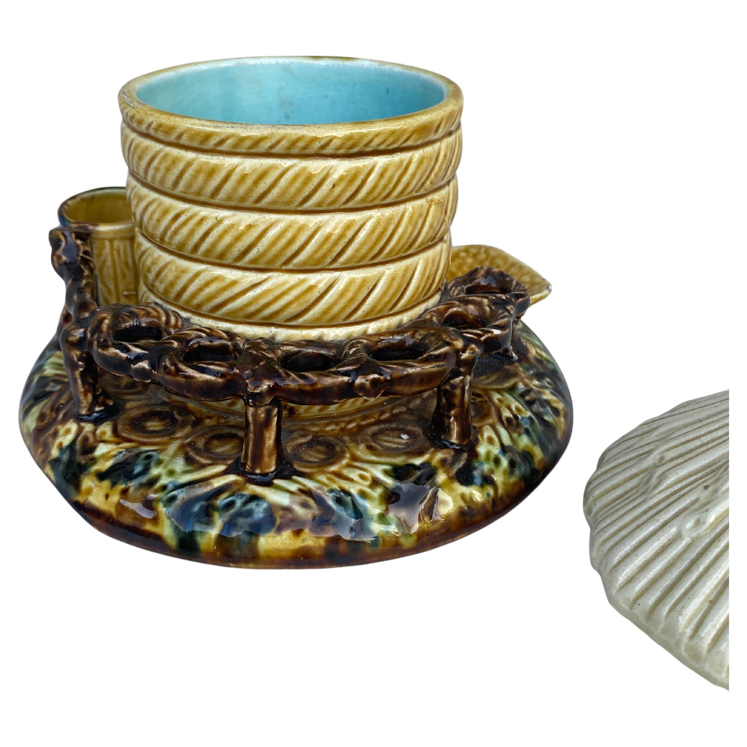 19th Century French Majolica Beehive Tobacco Jar In Good Condition For Sale In Austin, TX