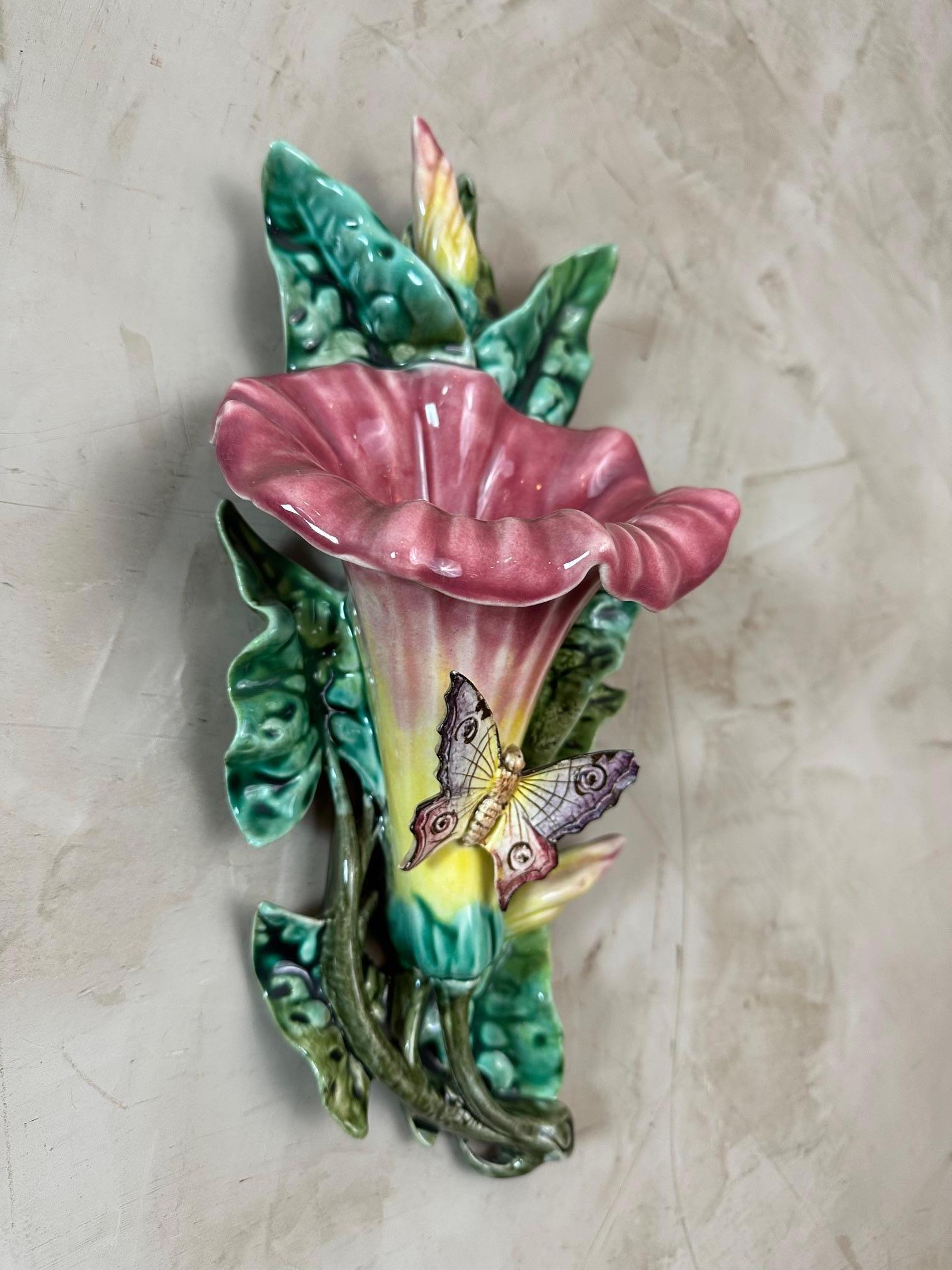 19th century French Majolica Butterfly Wall Pocket, 1890s In Good Condition For Sale In LEGNY, FR