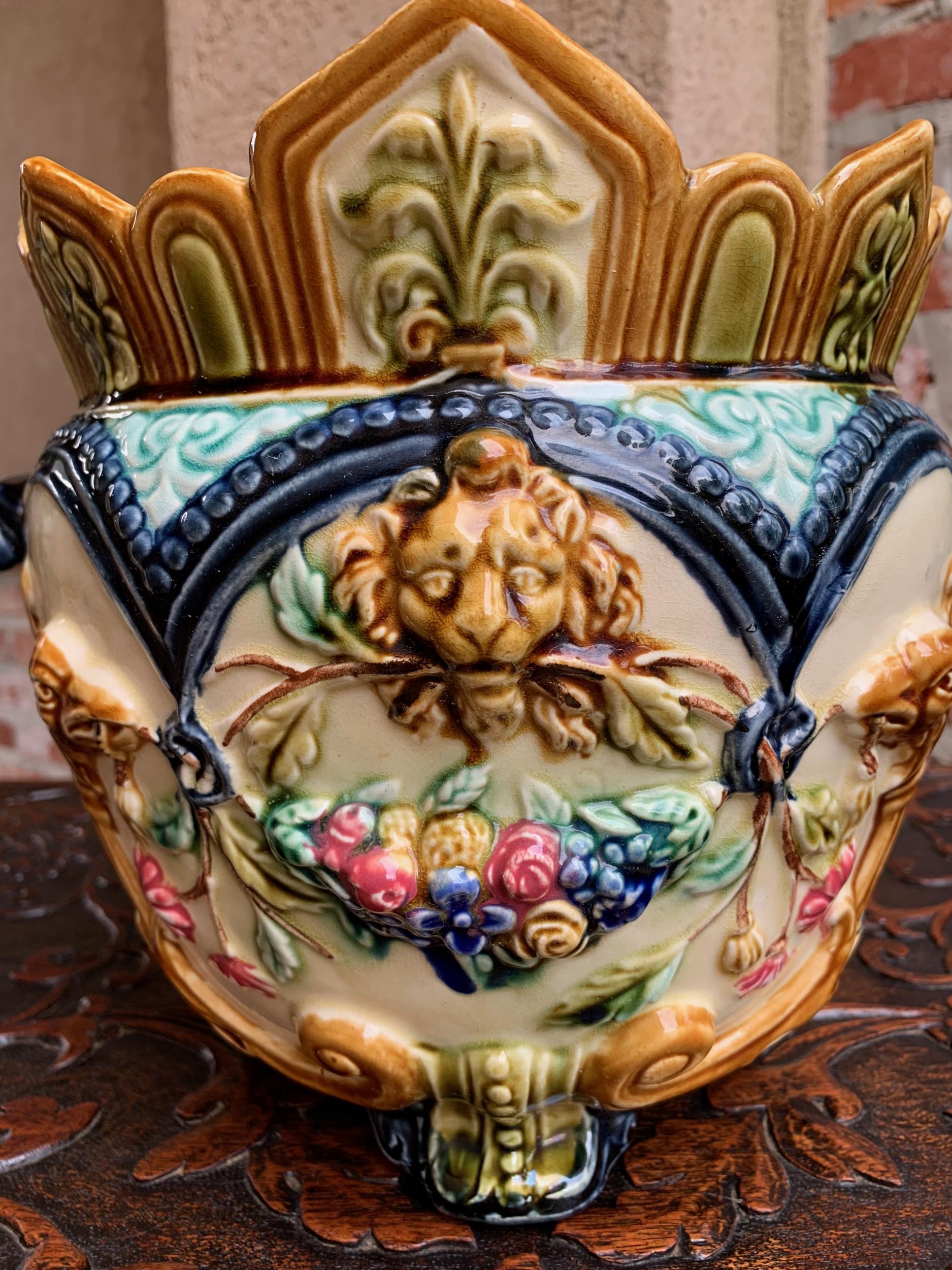 19th century French Majolica Cache Pot Planter Jardinière Lion Onnaing Barbotine In Good Condition In Shreveport, LA