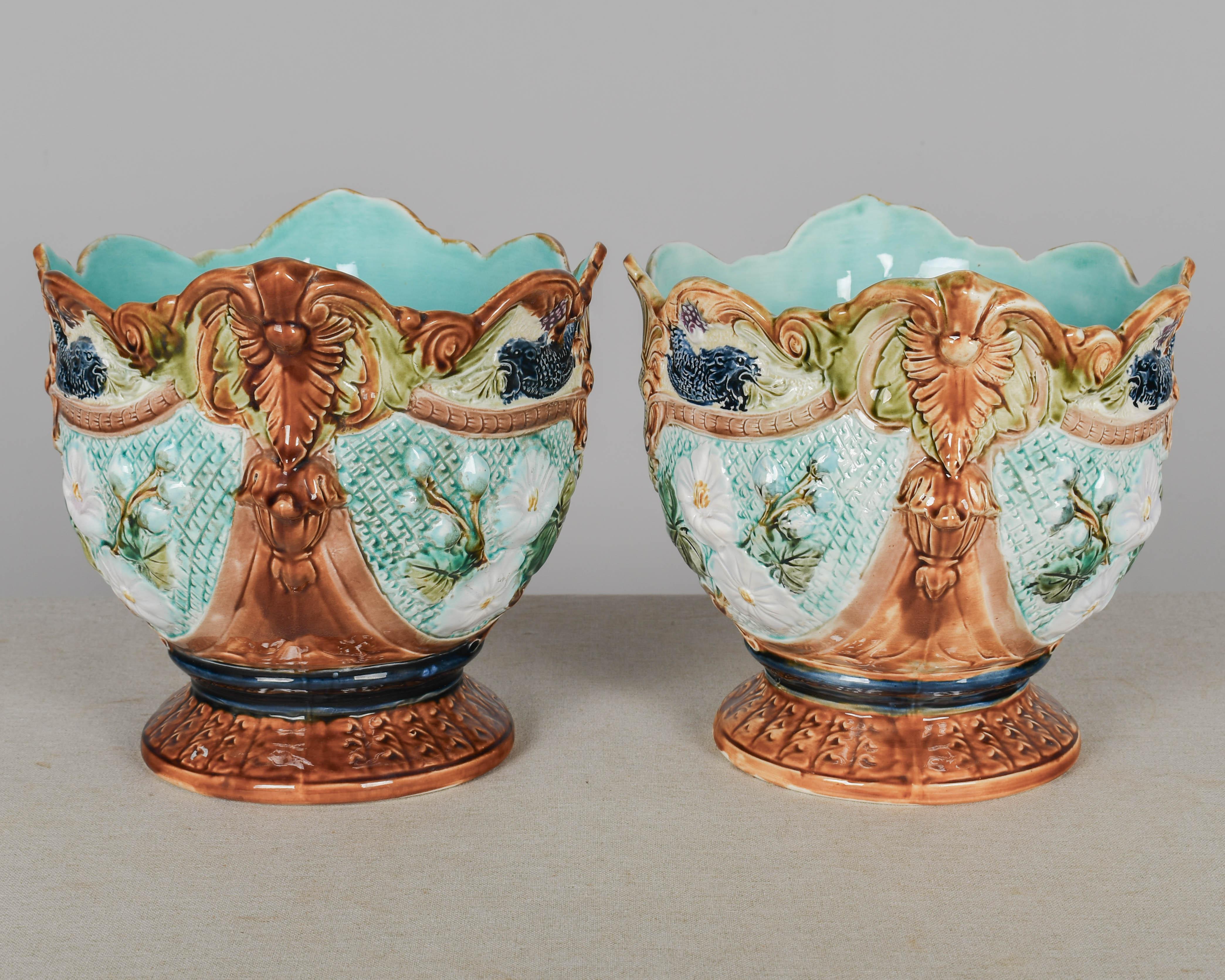 Majolica Vasi in maiolica francese del XIX secolo, una coppia in vendita