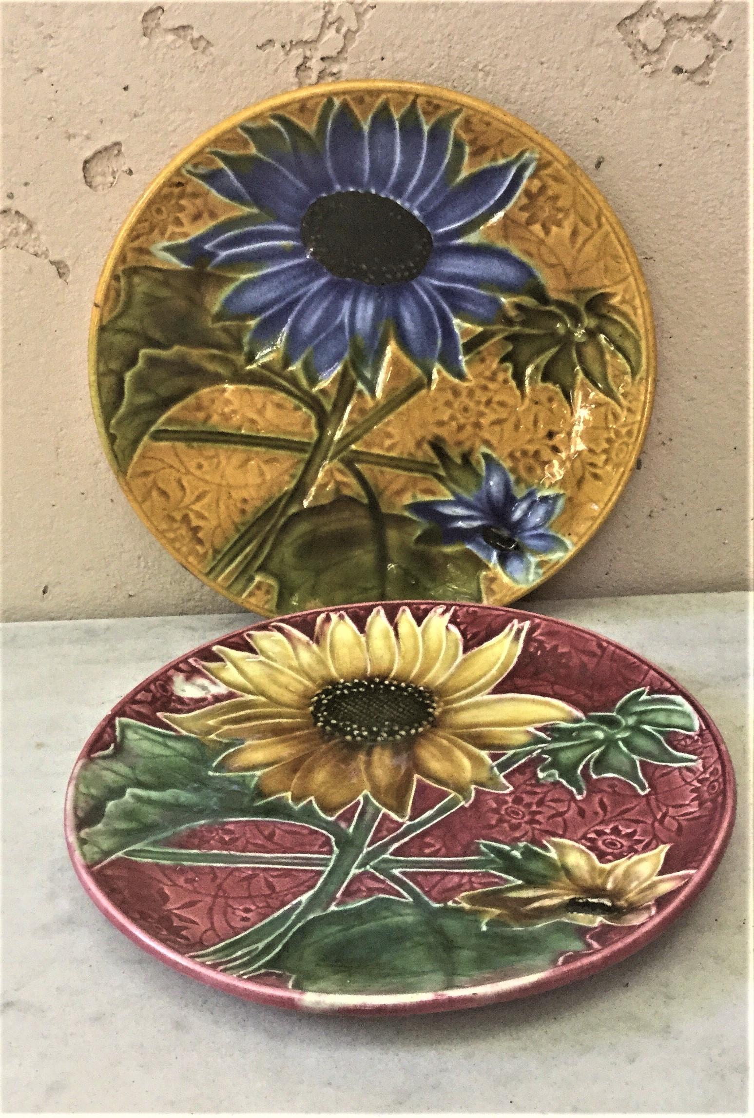 19th Century French Majolica Cyclamens & Dragonfly Platter 3