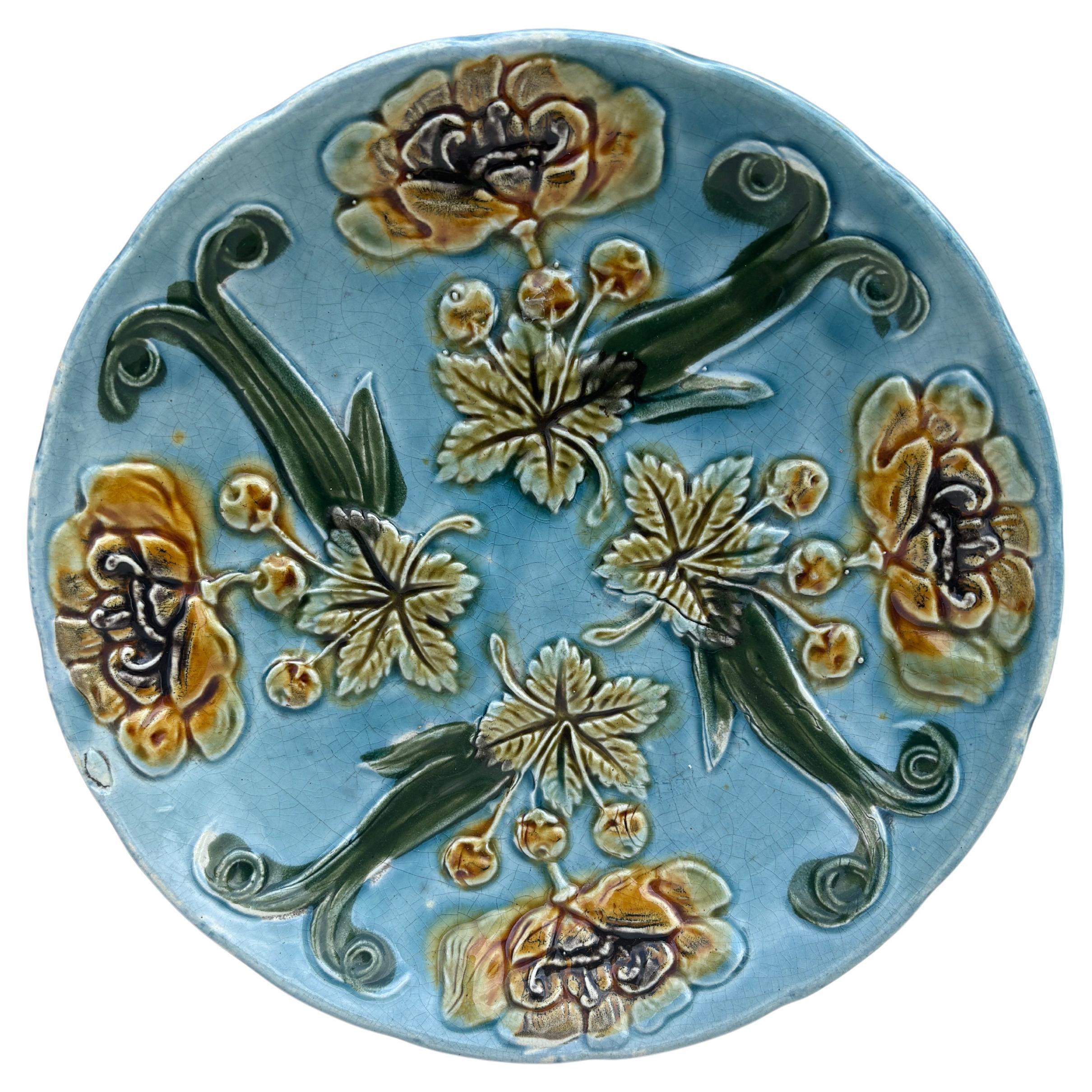 Céramique Assiette à fleurs en majolique française du 19ème siècle en vente