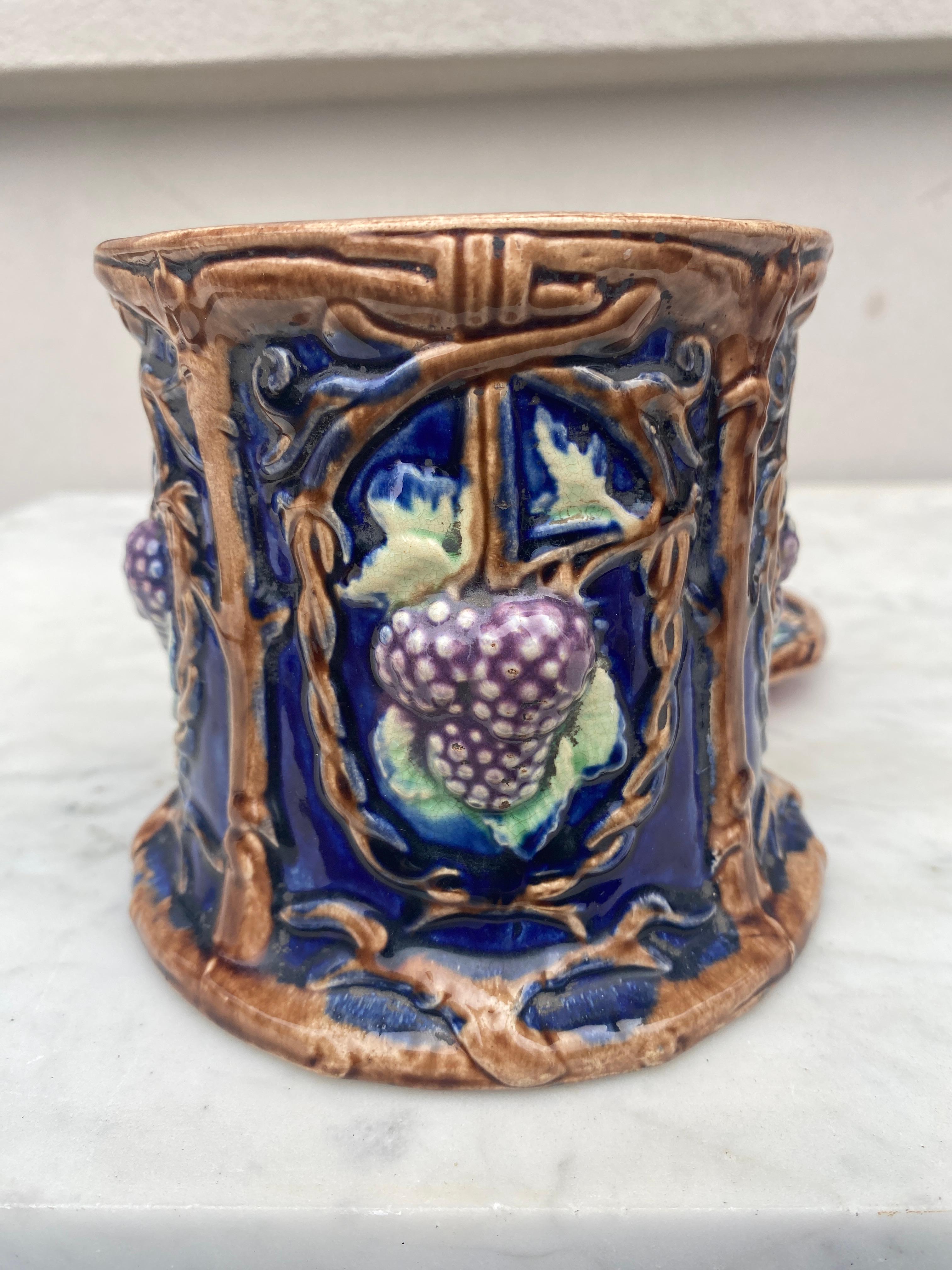 19th Century French Majolica Grapes Lidded Jar In Good Condition For Sale In Austin, TX