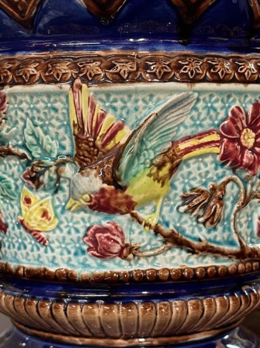 Jardinere in maiolica francese del XIX secolo In condizioni buone in vendita a Dallas, TX