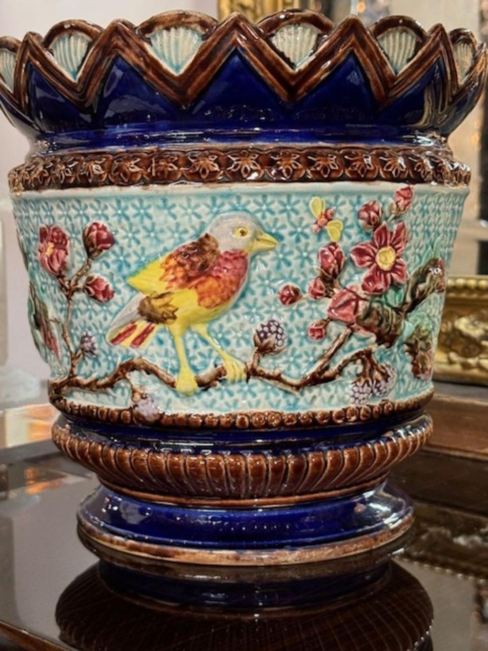 Terracotta Jardinere in maiolica francese del XIX secolo in vendita
