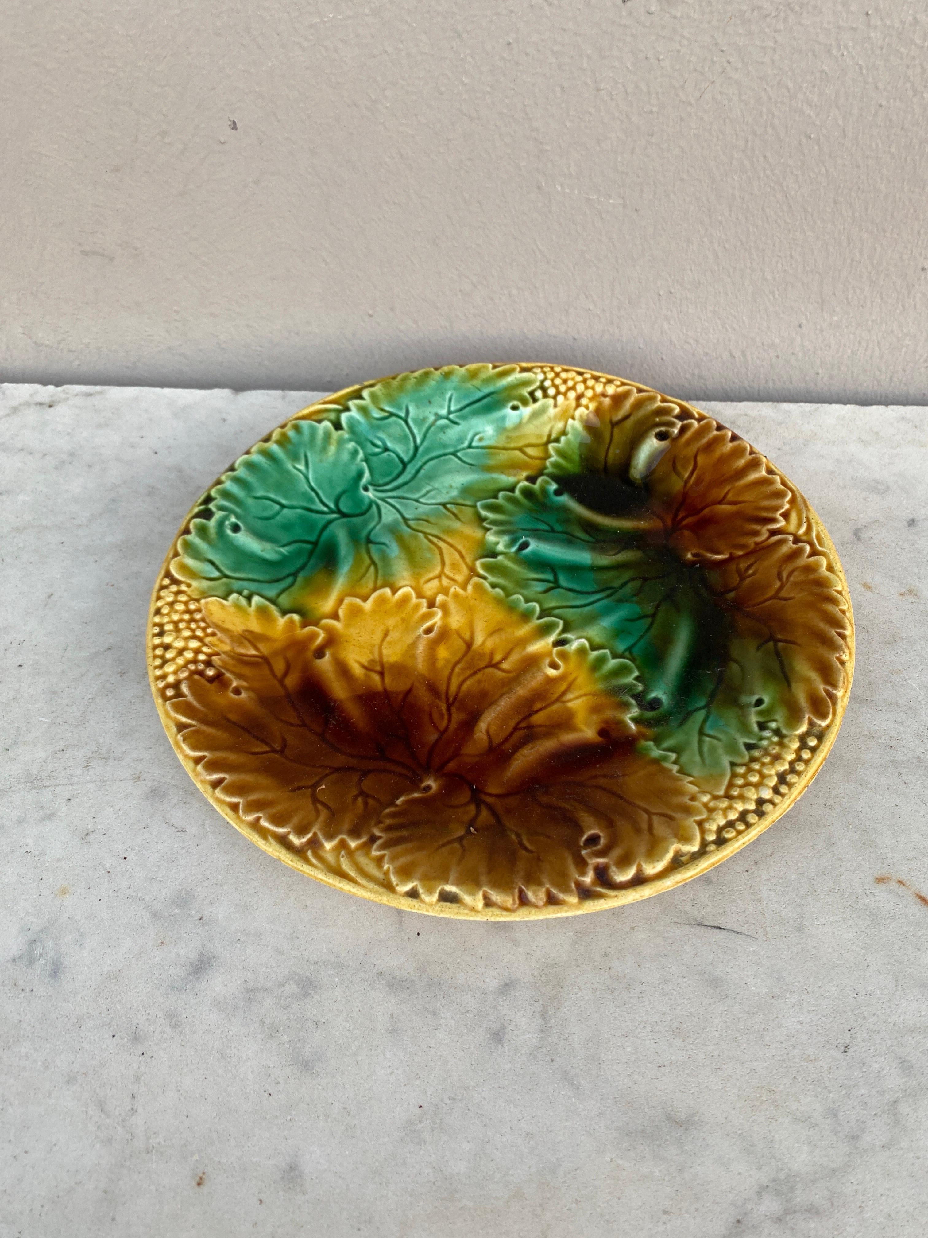 19th Century French Majolica Leaves Plate In Good Condition In Austin, TX