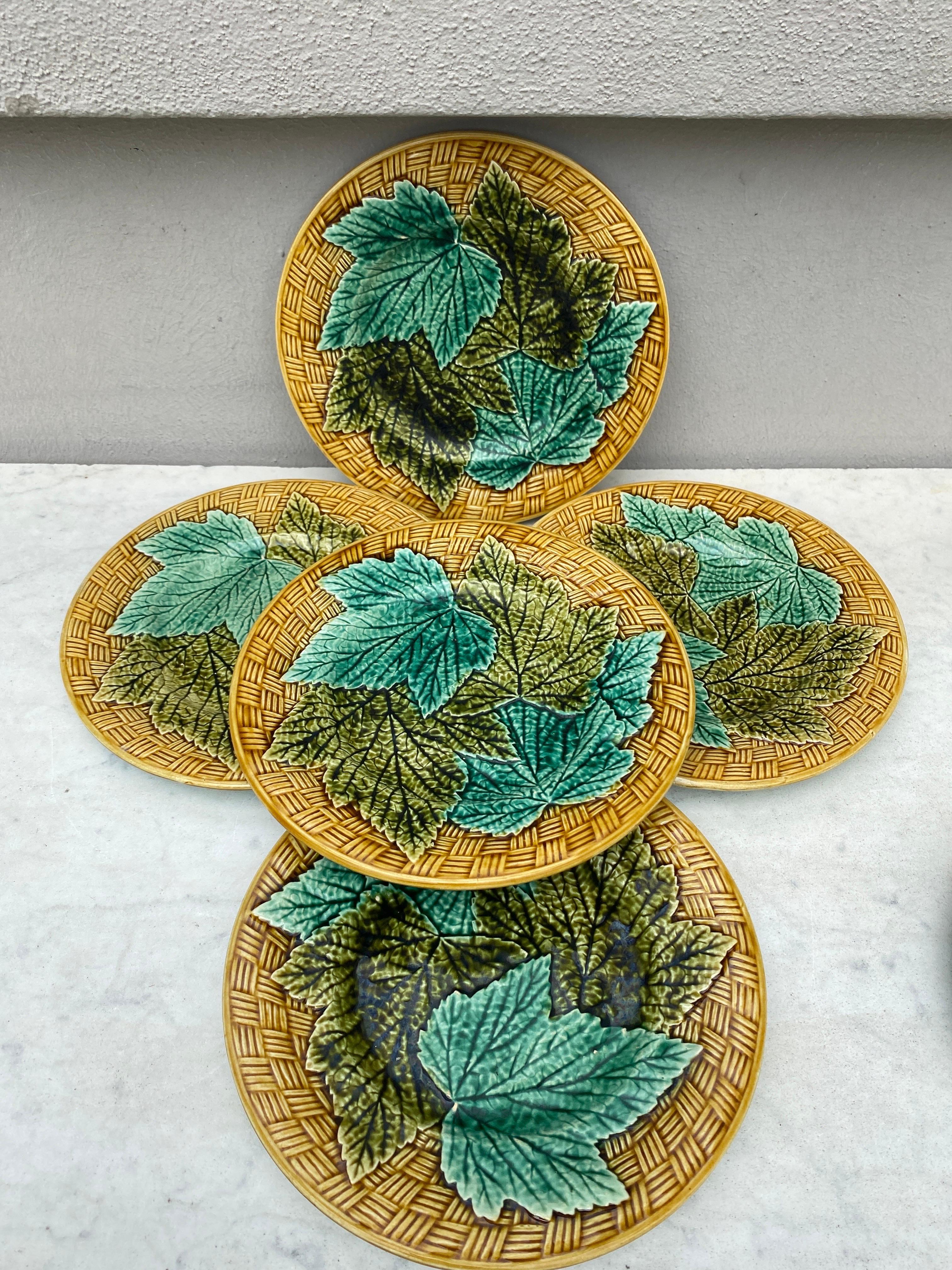 Rustic 19th Century French Majolica Leaves Plate Sarreguemines For Sale