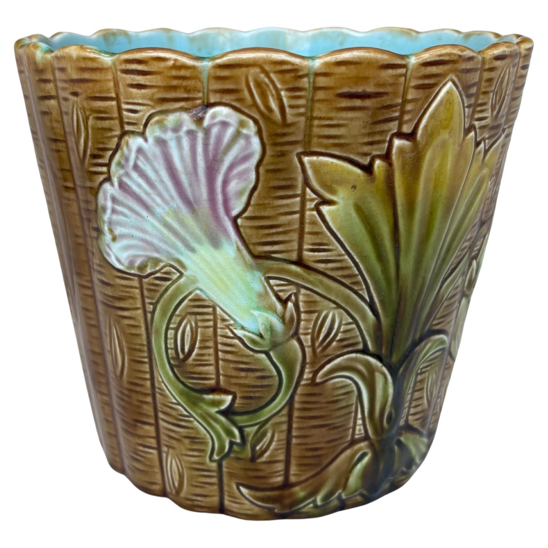 19th Century French Majolica Morning Glory Cache Pot.
North of France.
H / 5.8 inches , Diameter / 6.5 inches.