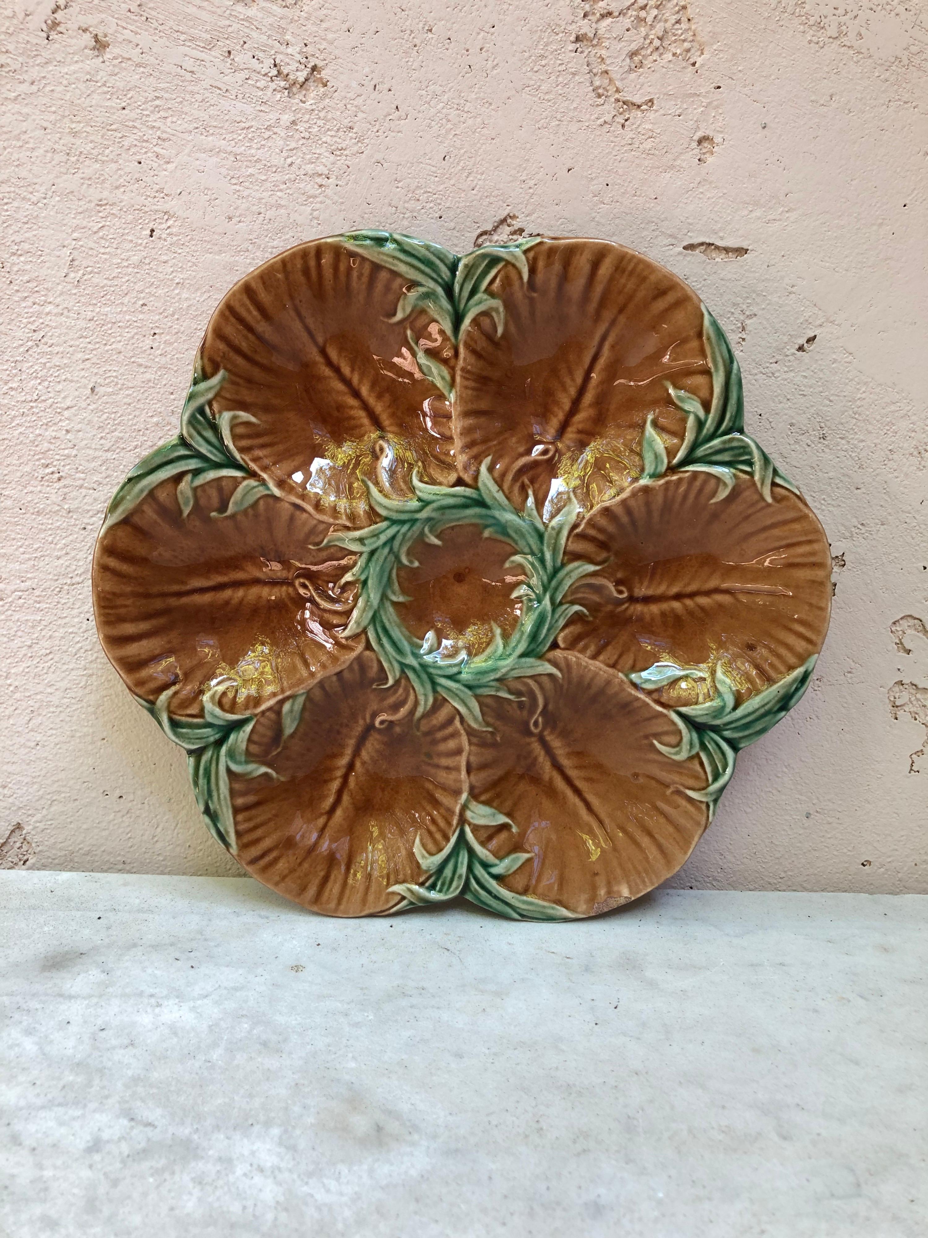 19th Century French Majolica Oyster Plate In Good Condition For Sale In Austin, TX