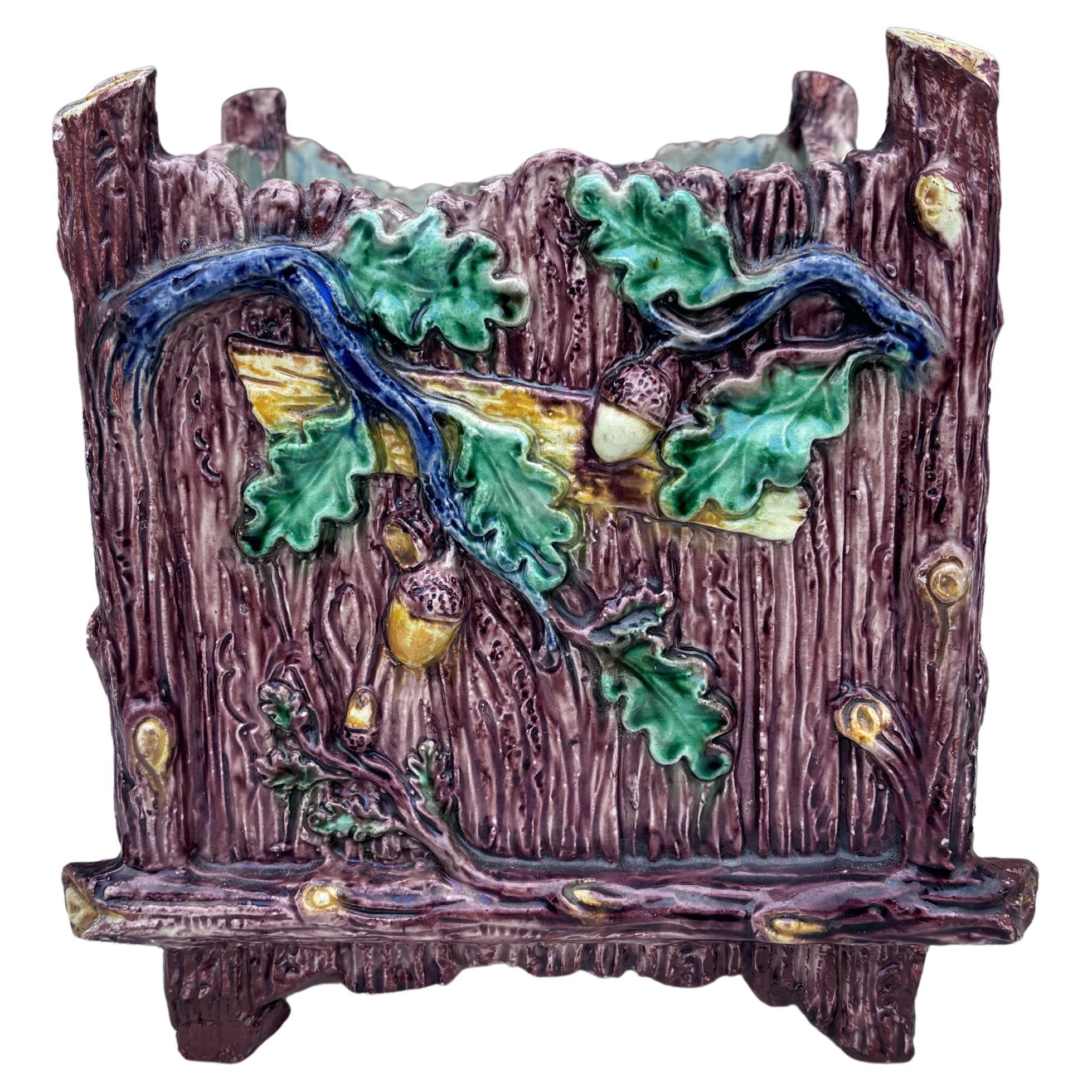 Cachepot in maiolica francese del XIX secolo con ghiande e fiori blu di Palissy In condizioni buone in vendita a Austin, TX