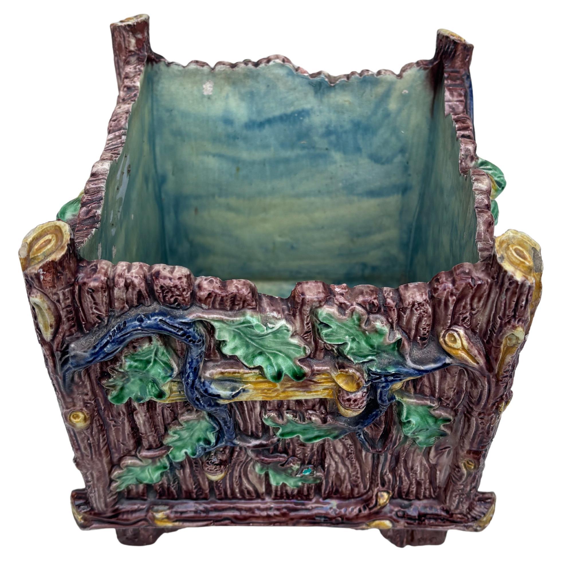 Fine XIX secolo Cachepot in maiolica francese del XIX secolo con ghiande e fiori blu di Palissy in vendita