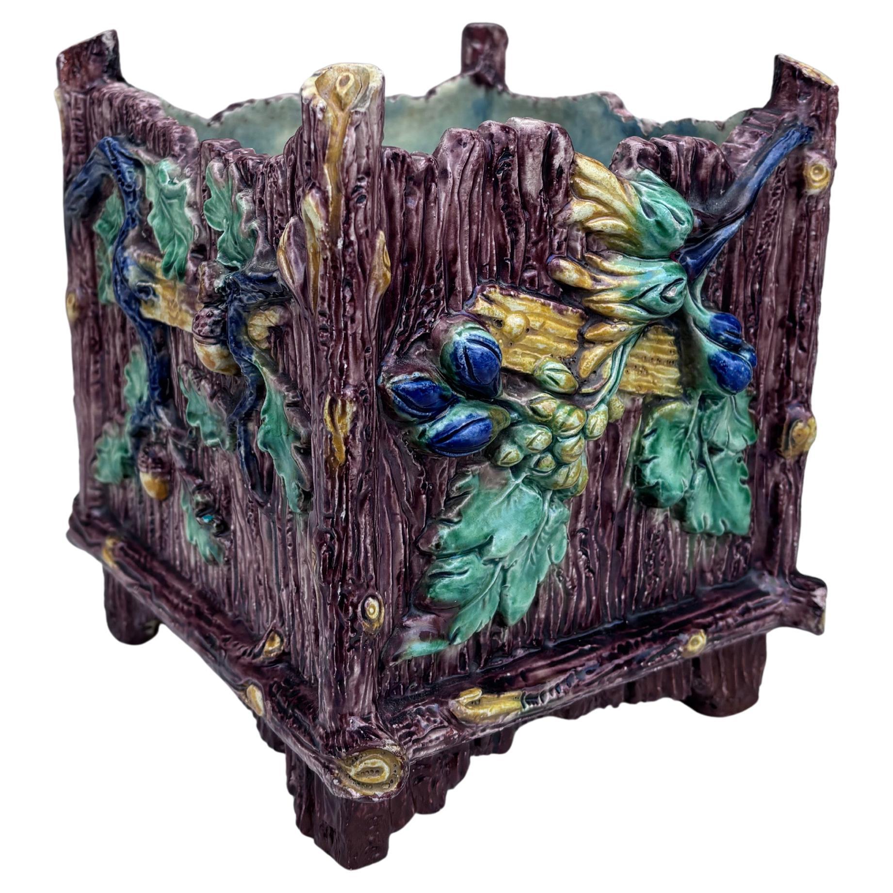 Ceramica Cachepot in maiolica francese del XIX secolo con ghiande e fiori blu di Palissy in vendita