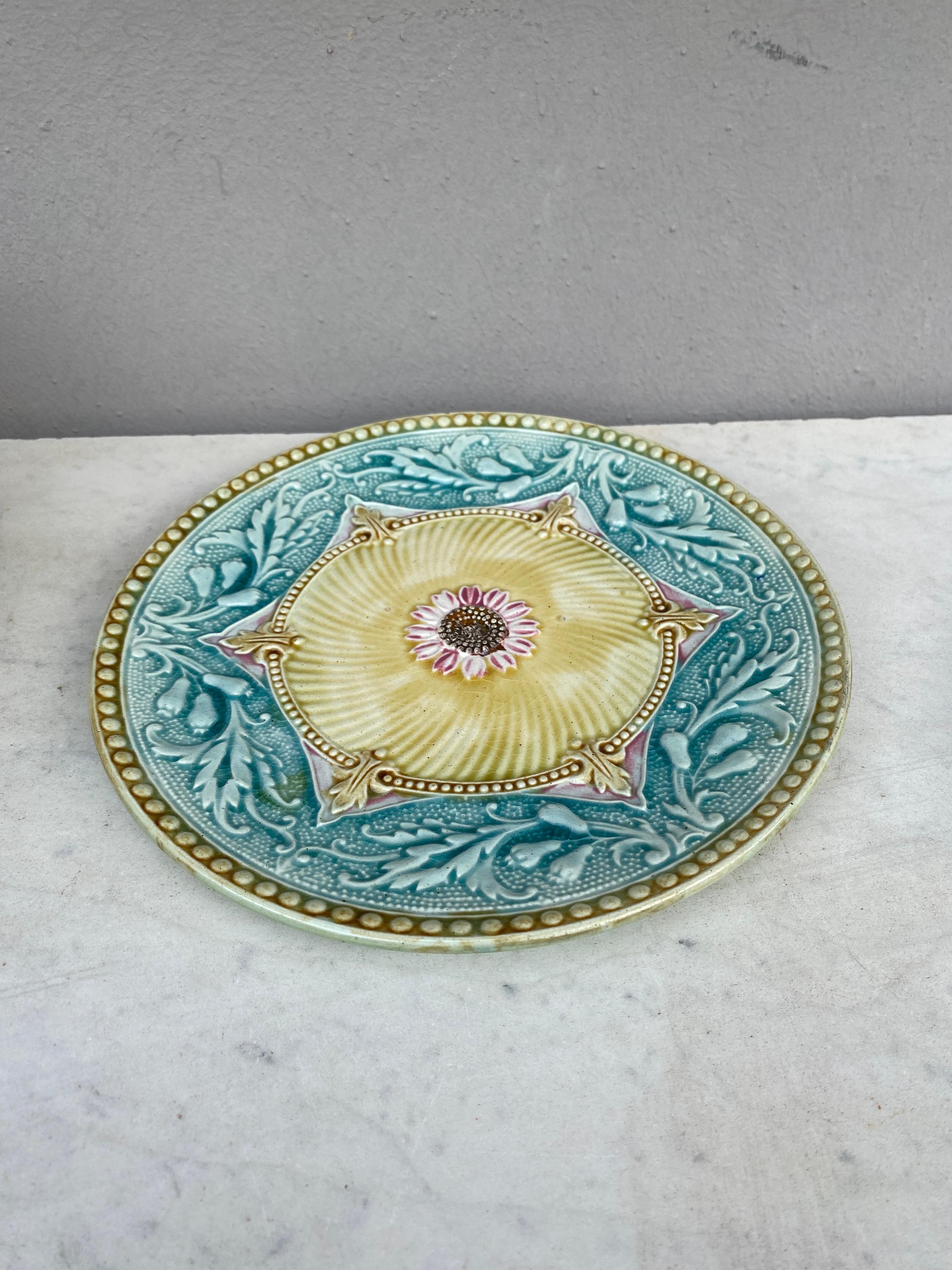 19th Century French Majolica Plate In Good Condition For Sale In Austin, TX