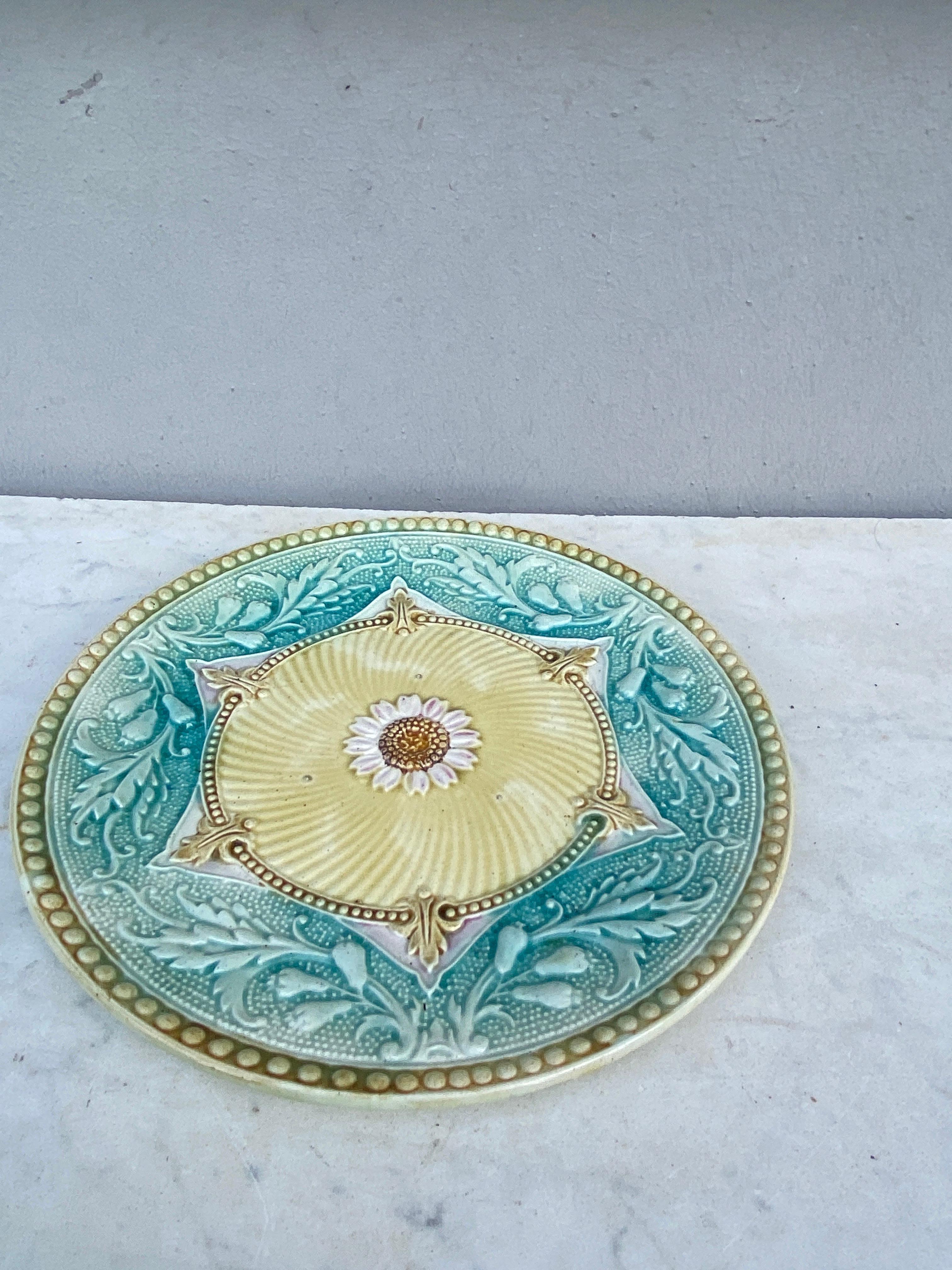 19th Century French Majolica Plate In Good Condition For Sale In Austin, TX