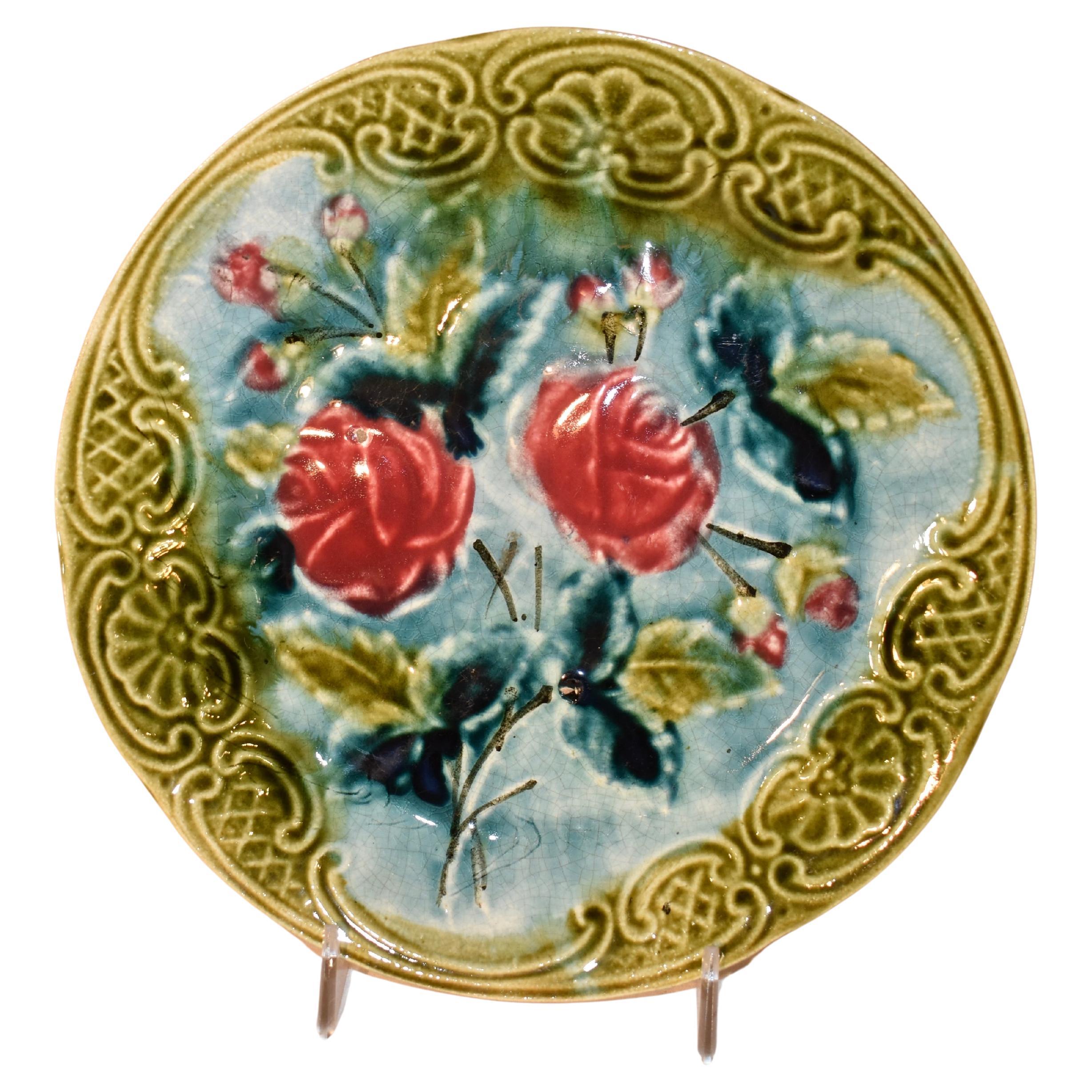 Piatto in maiolica francese del XIX secolo con rose
