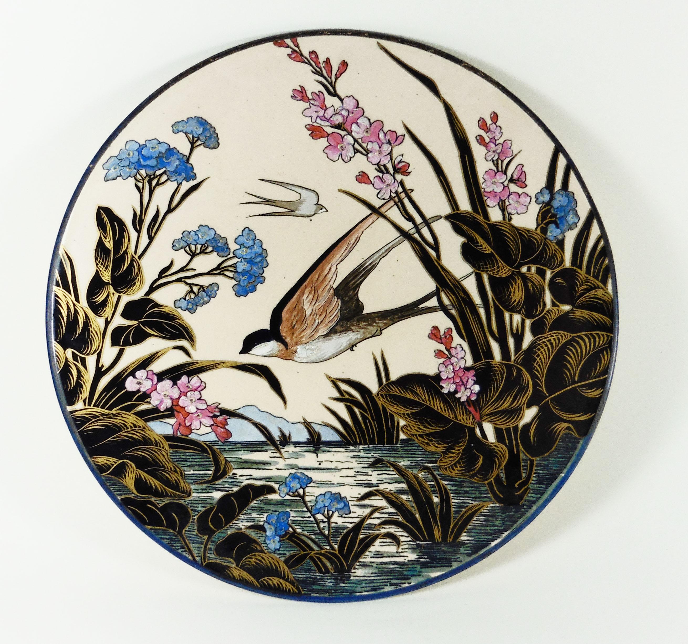 Französische Majolika-Platte, Vogel und Blumen, Longwy, 19. Jahrhundert (Spätes 19. Jahrhundert) im Angebot