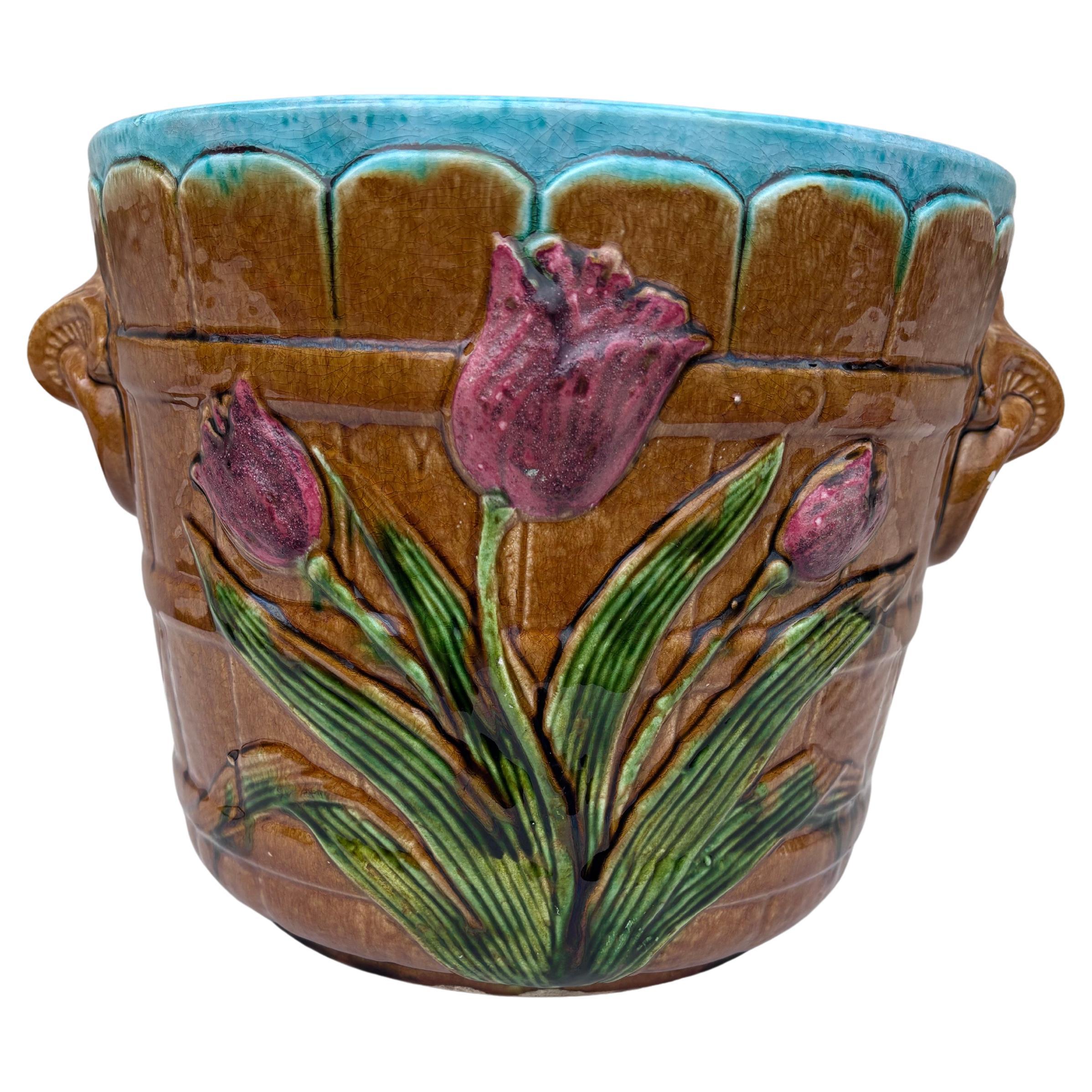 Pot à tulipes en majolique française du 19e siècle.