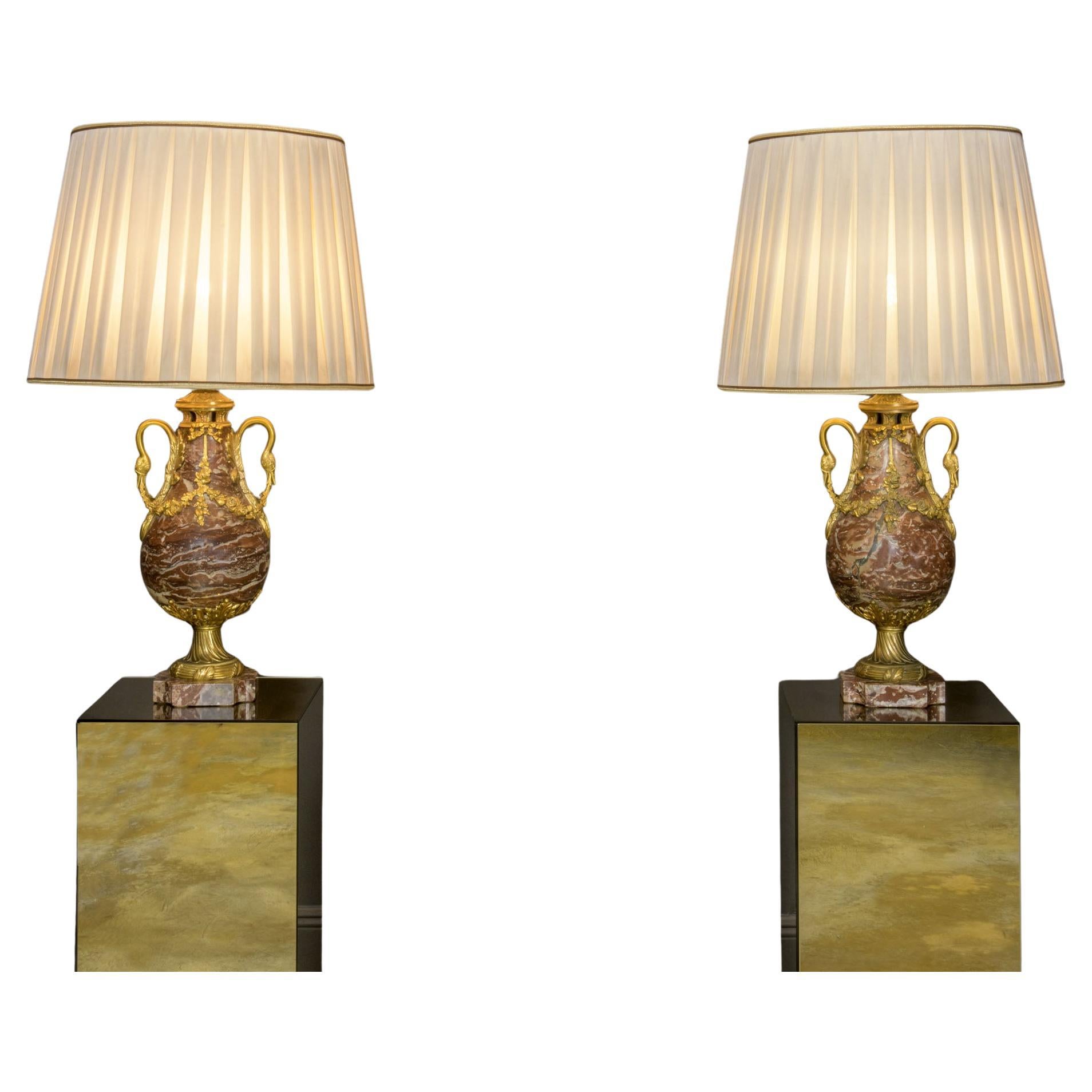 Vases en marbre et bronze du XIXe siècle