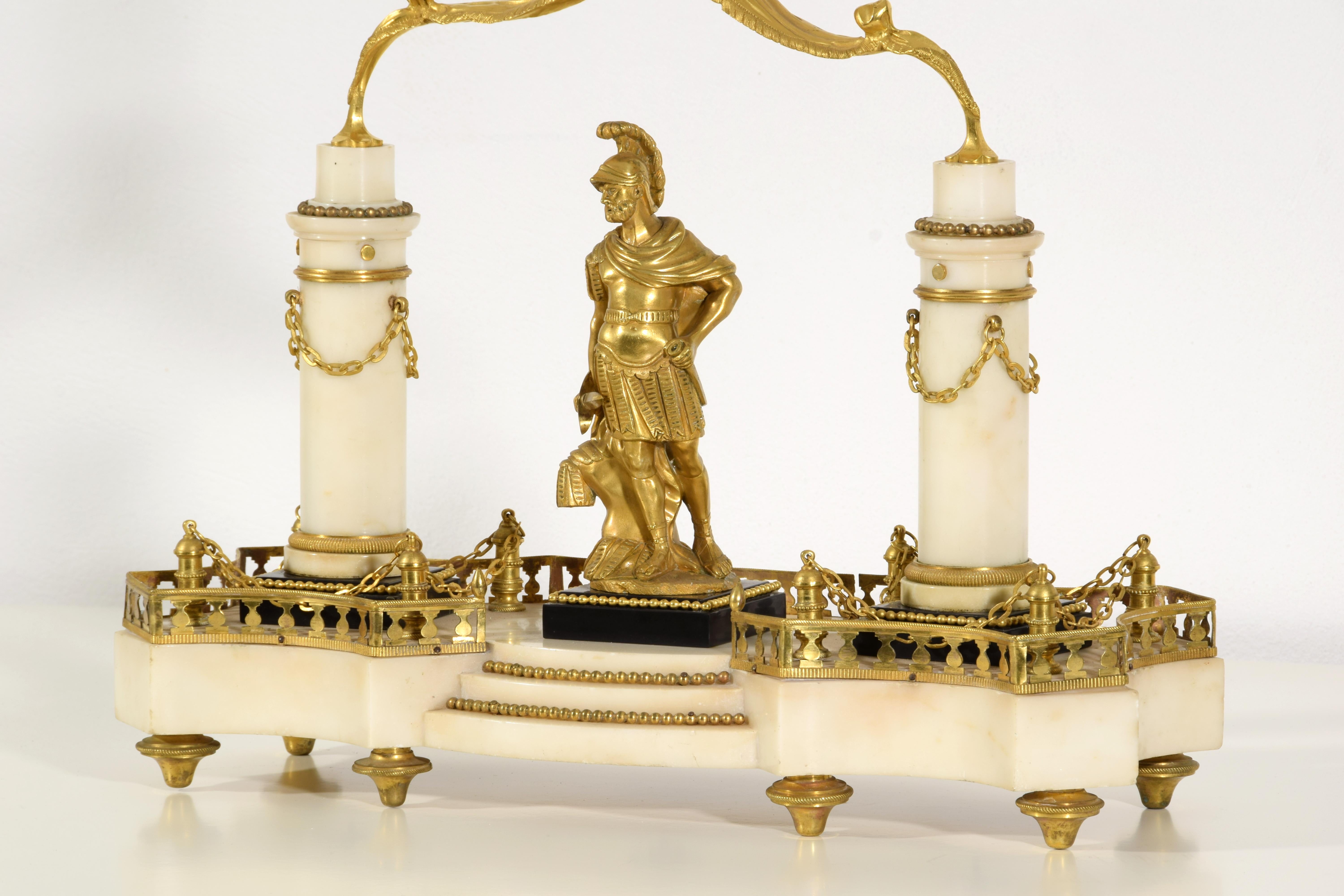 Centre de table français du 19e siècle en marbre et bronze doré en vente 4