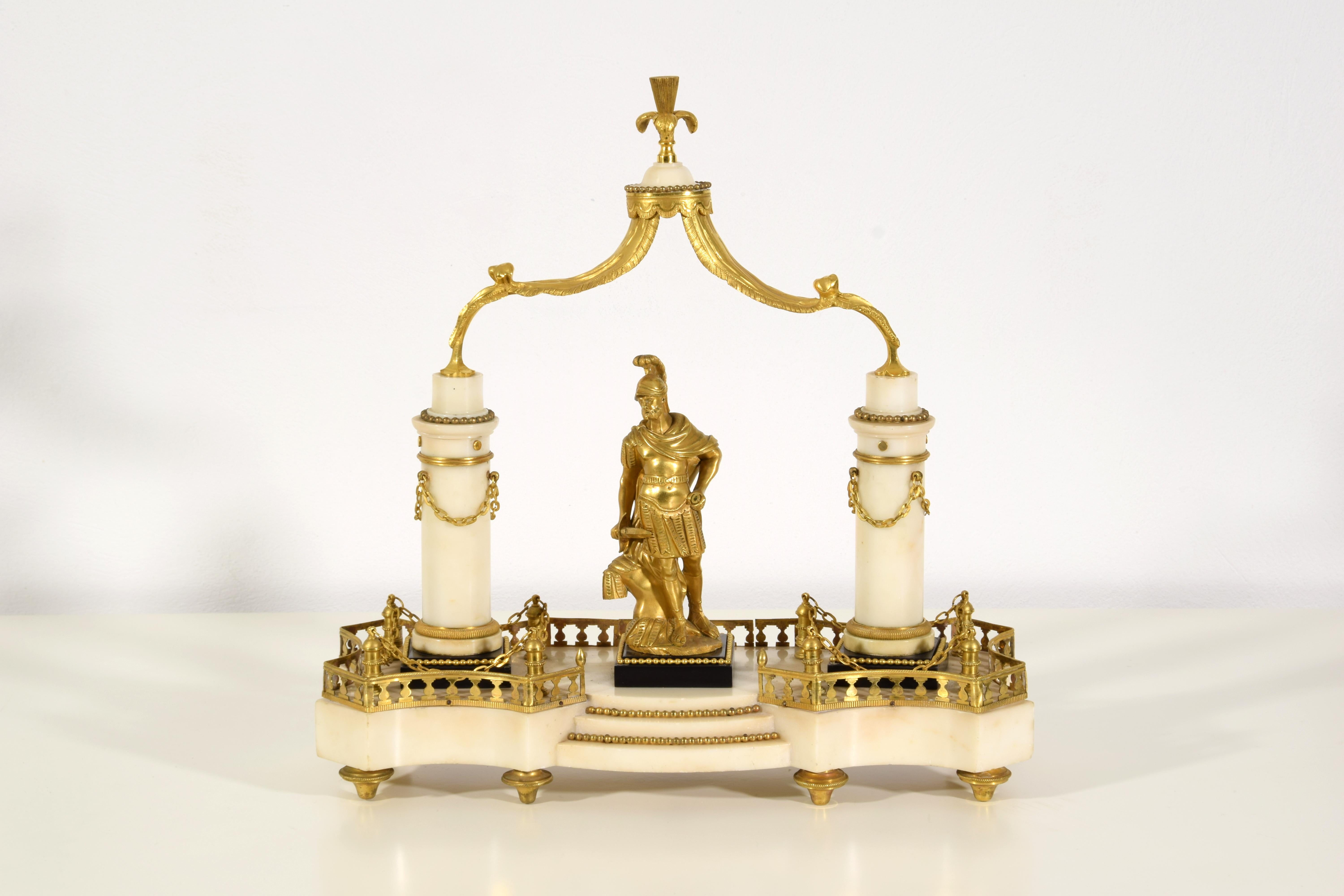 Centre de table français du 19e siècle en marbre et bronze doré en vente 5