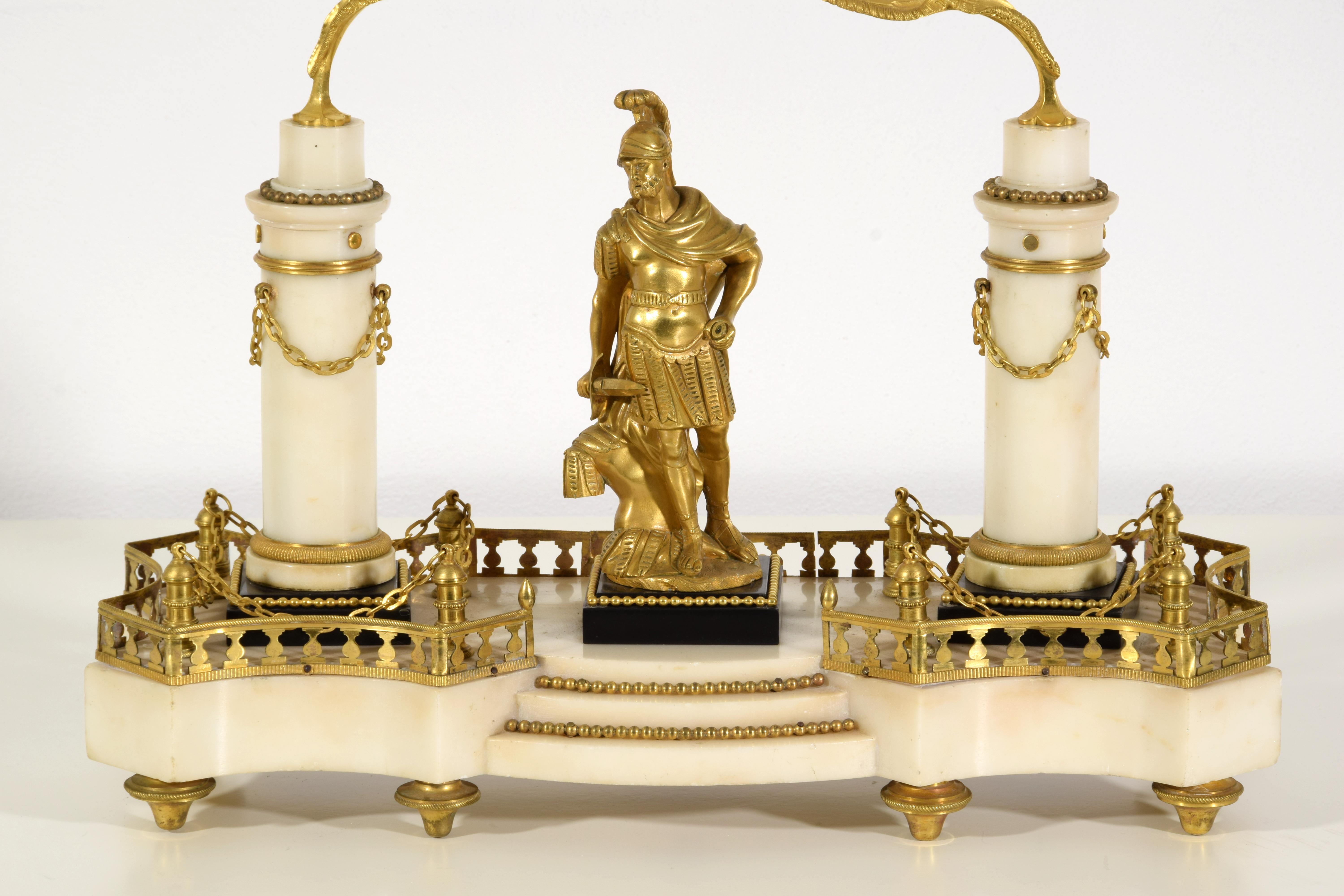 Centre de table français du 19e siècle en marbre et bronze doré en vente 6