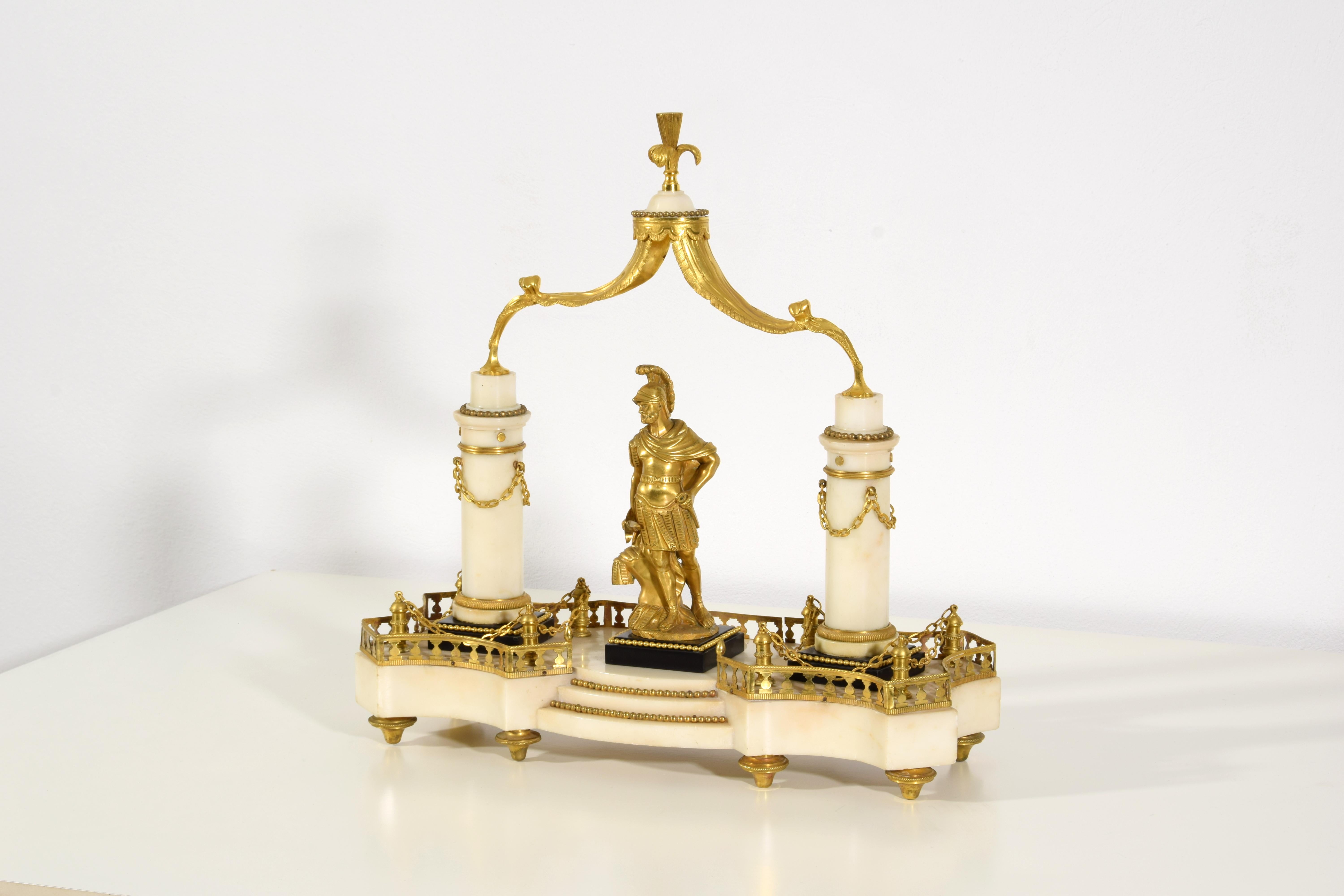 Centre de table français du 19e siècle en marbre et bronze doré en vente 7
