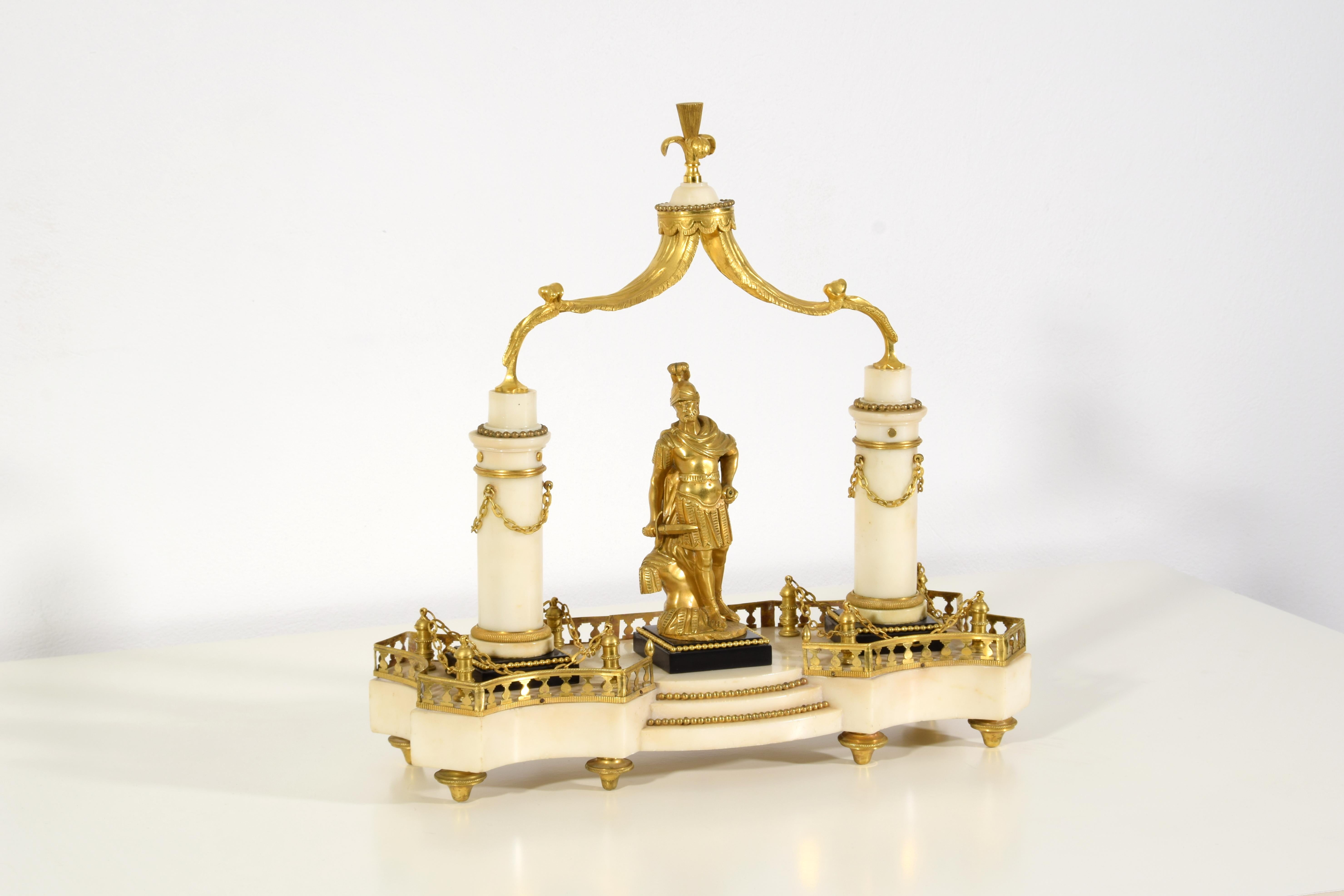 Centre de table français du 19e siècle en marbre et bronze doré en vente 8
