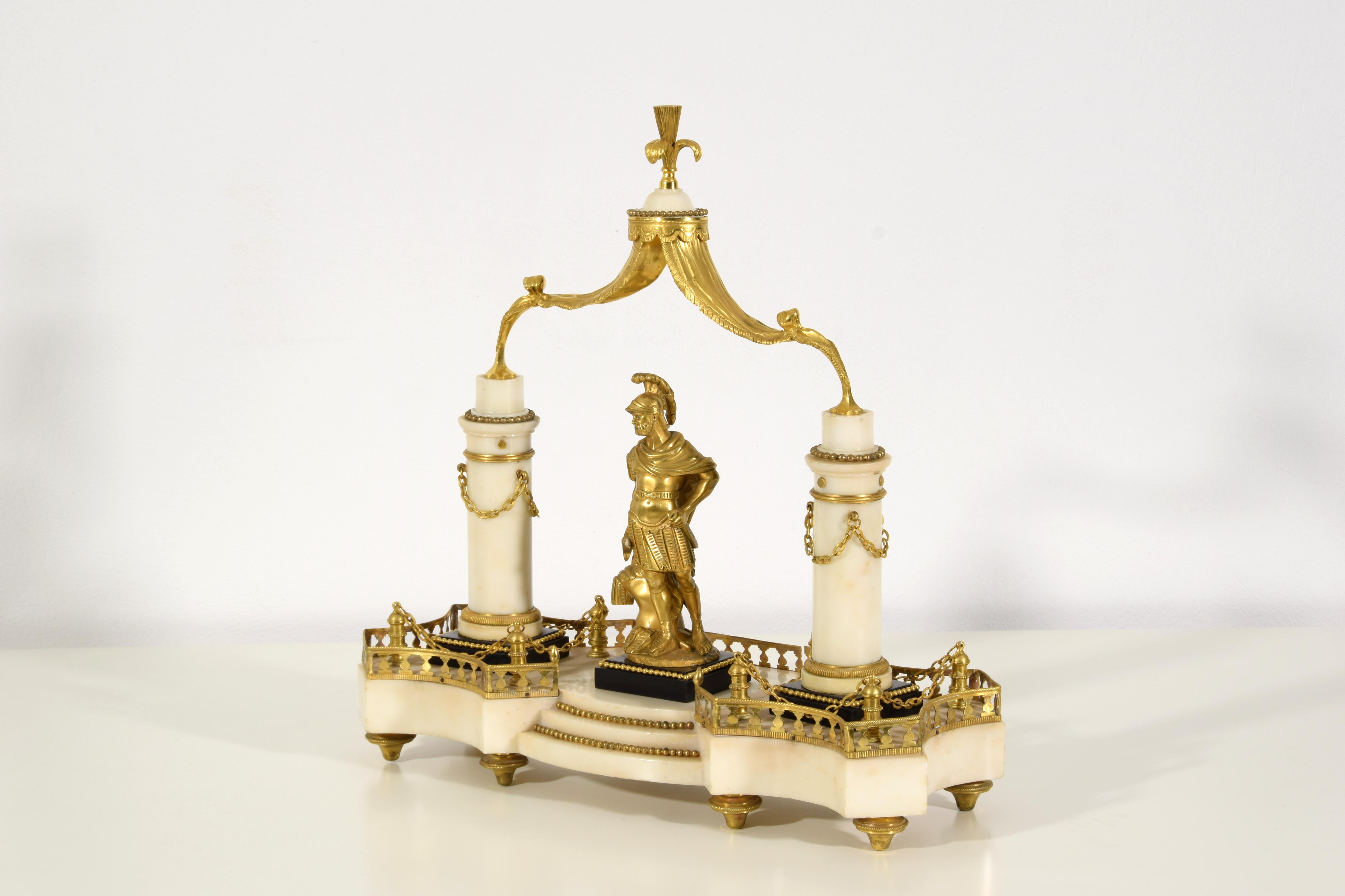 Centre de table français du 19e siècle en marbre et bronze doré en vente 9