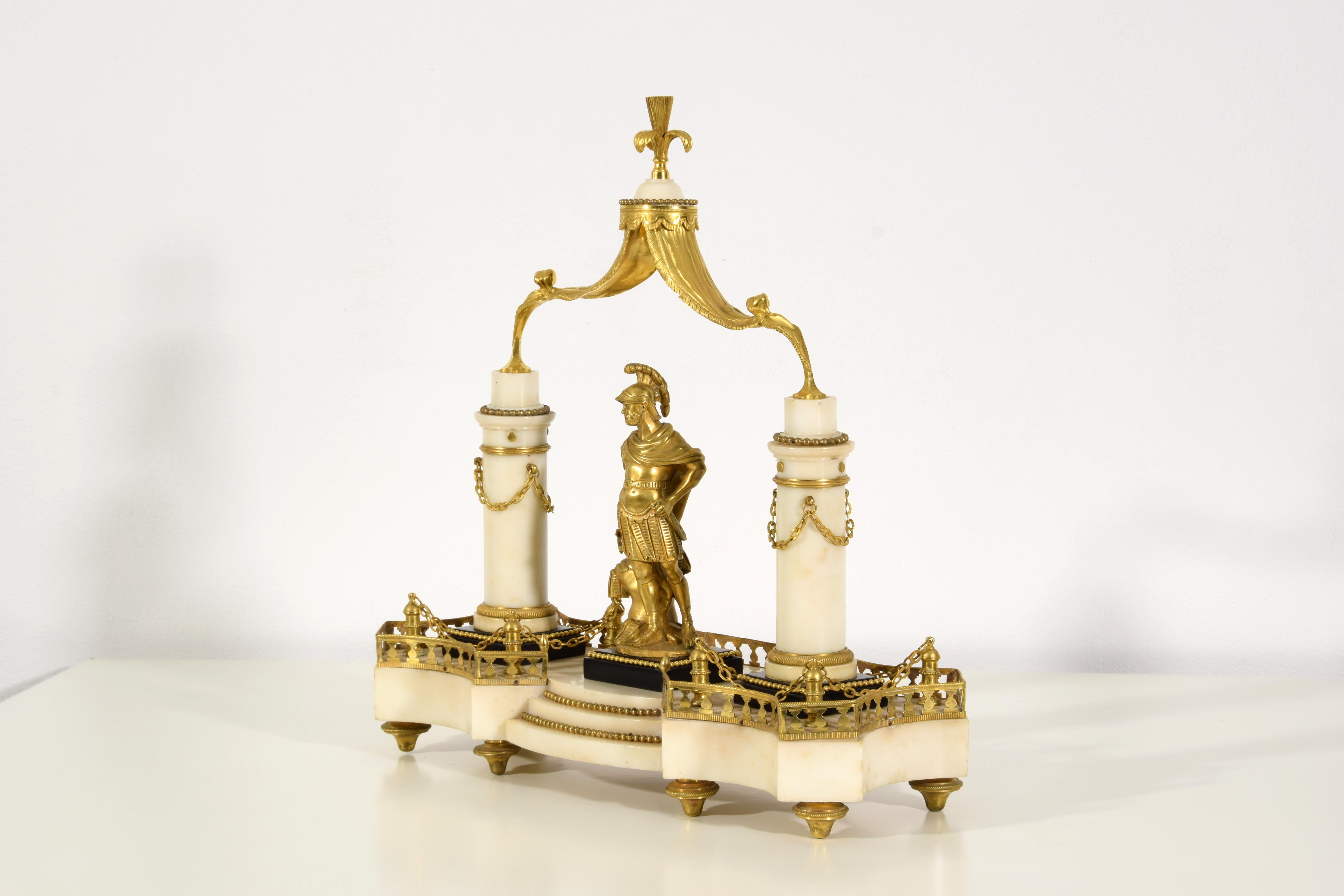 Centre de table français du 19e siècle en marbre et bronze doré en vente 10