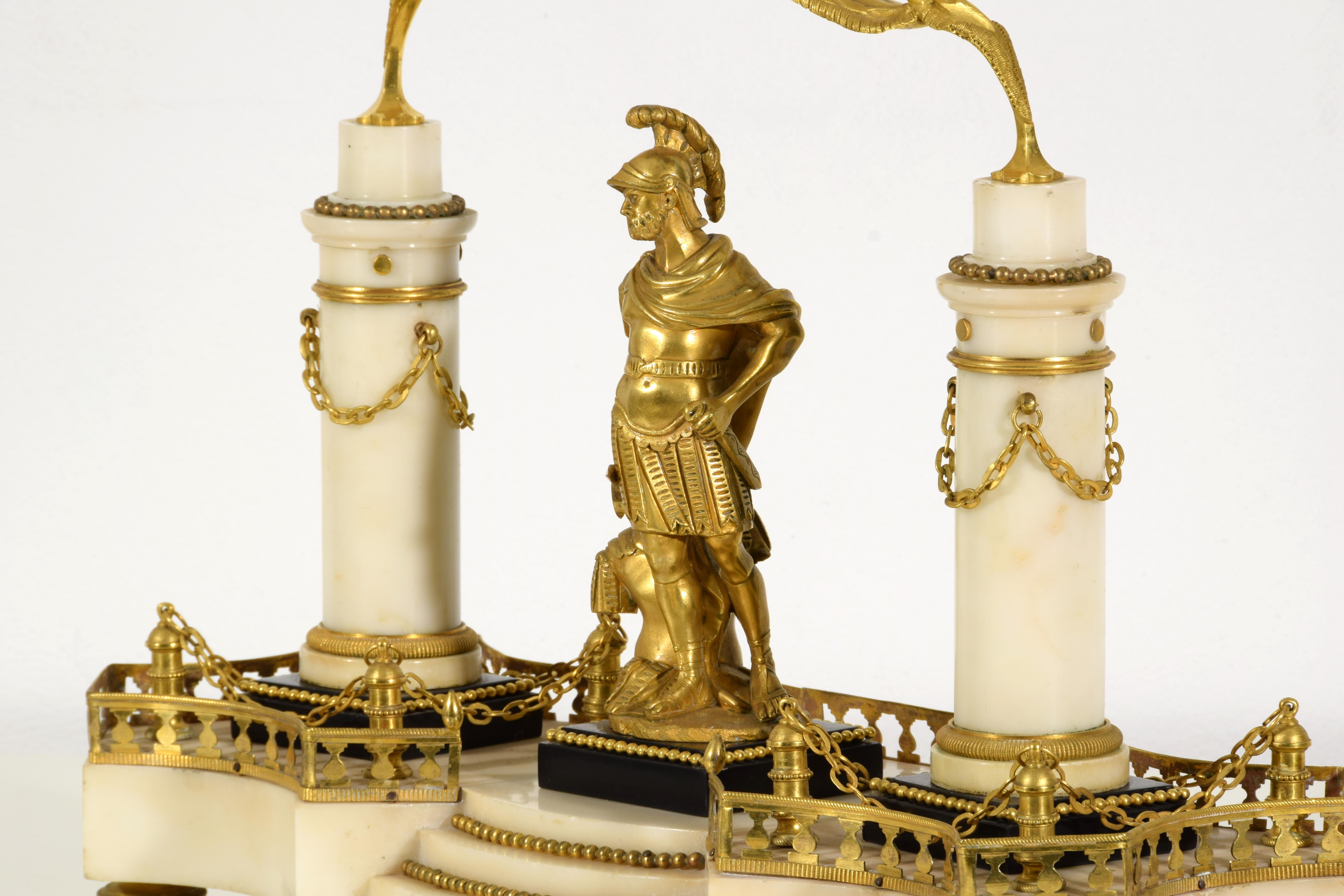 Centre de table français du 19e siècle en marbre et bronze doré en vente 11