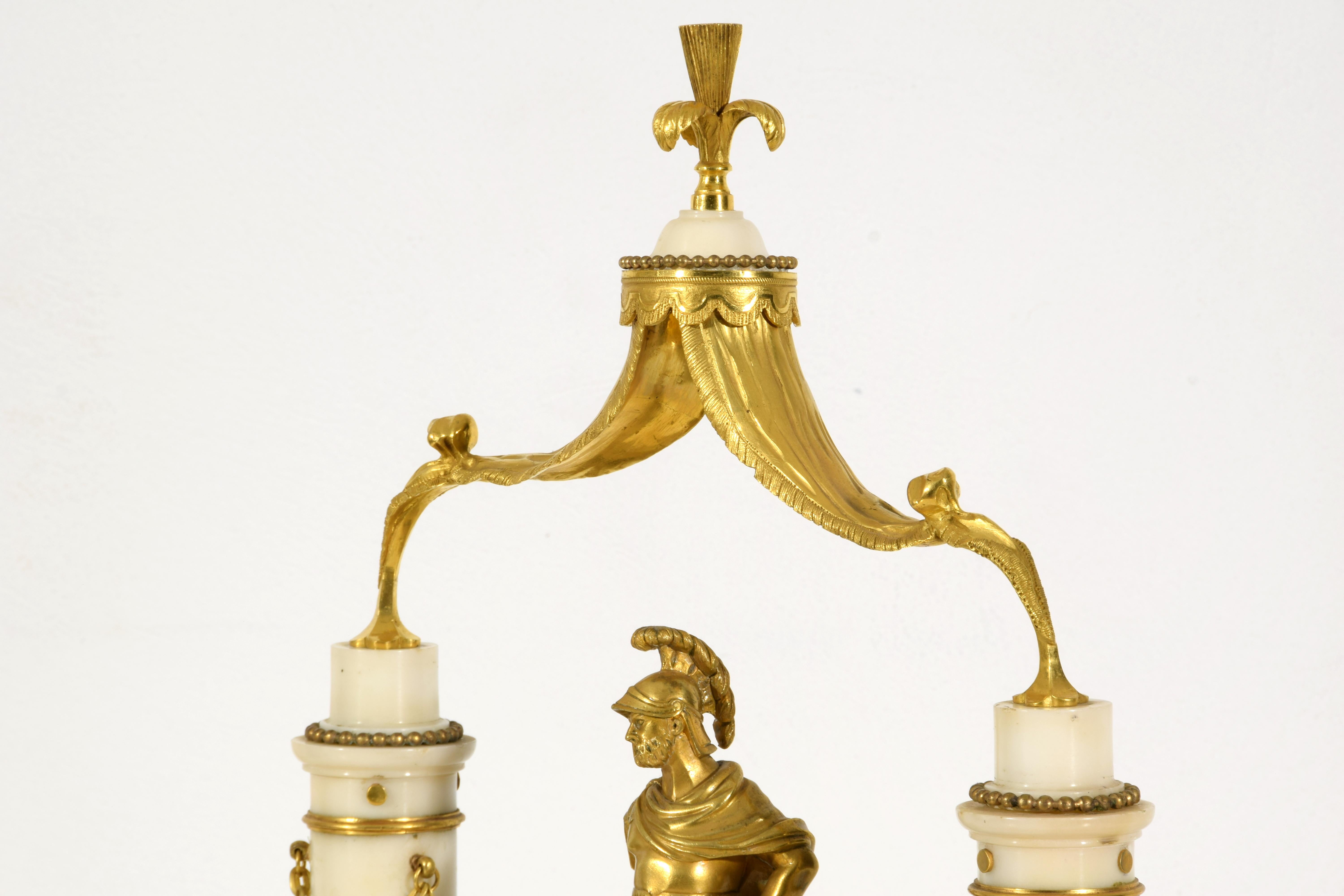 Centre de table français du 19e siècle en marbre et bronze doré en vente 12