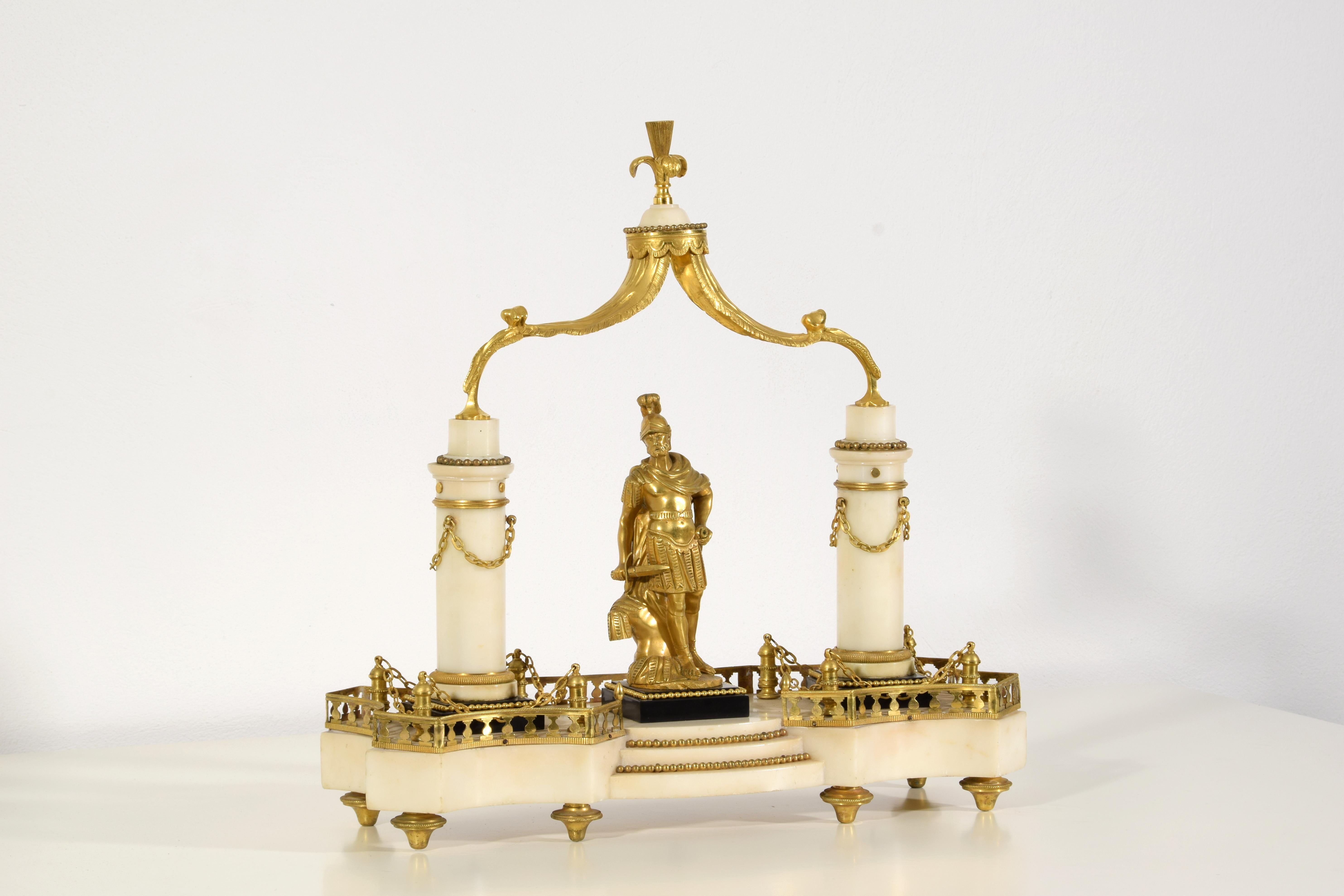 Louis XVI Centre de table français du 19e siècle en marbre et bronze doré en vente