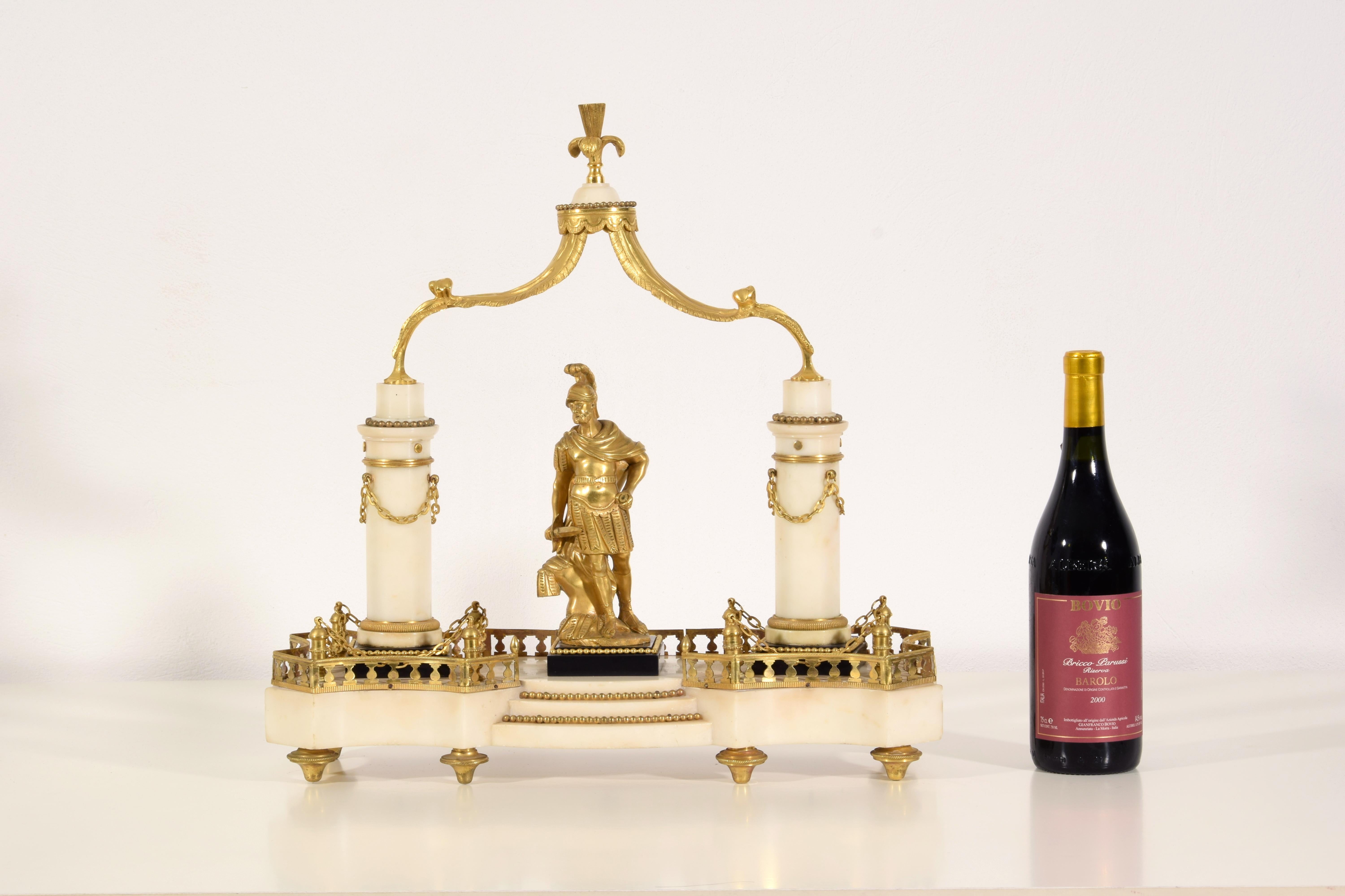 Bronzo Centrotavola francese in marmo e bronzo dorato del XIX secolo in vendita