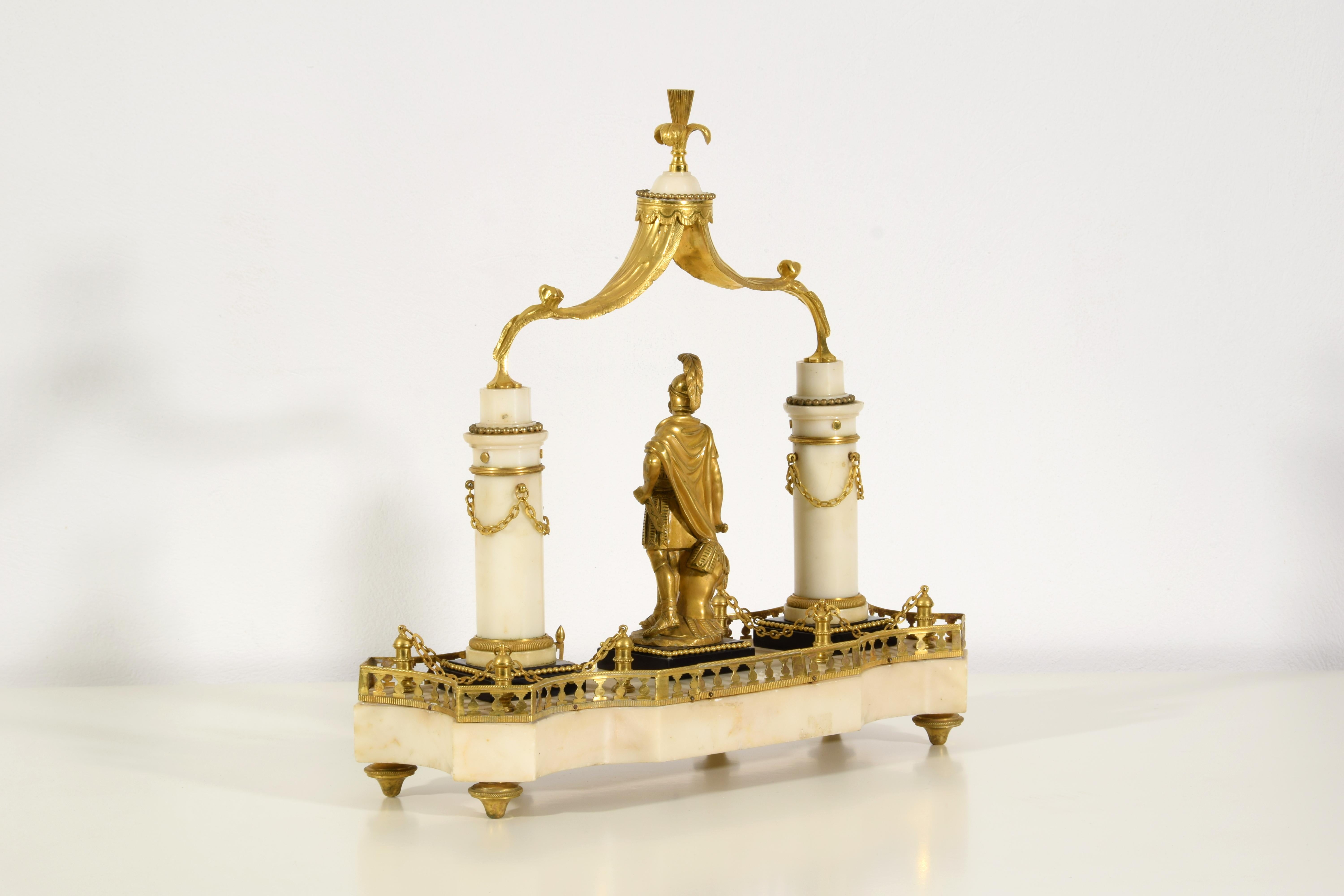 Centre de table français du 19e siècle en marbre et bronze doré en vente 1